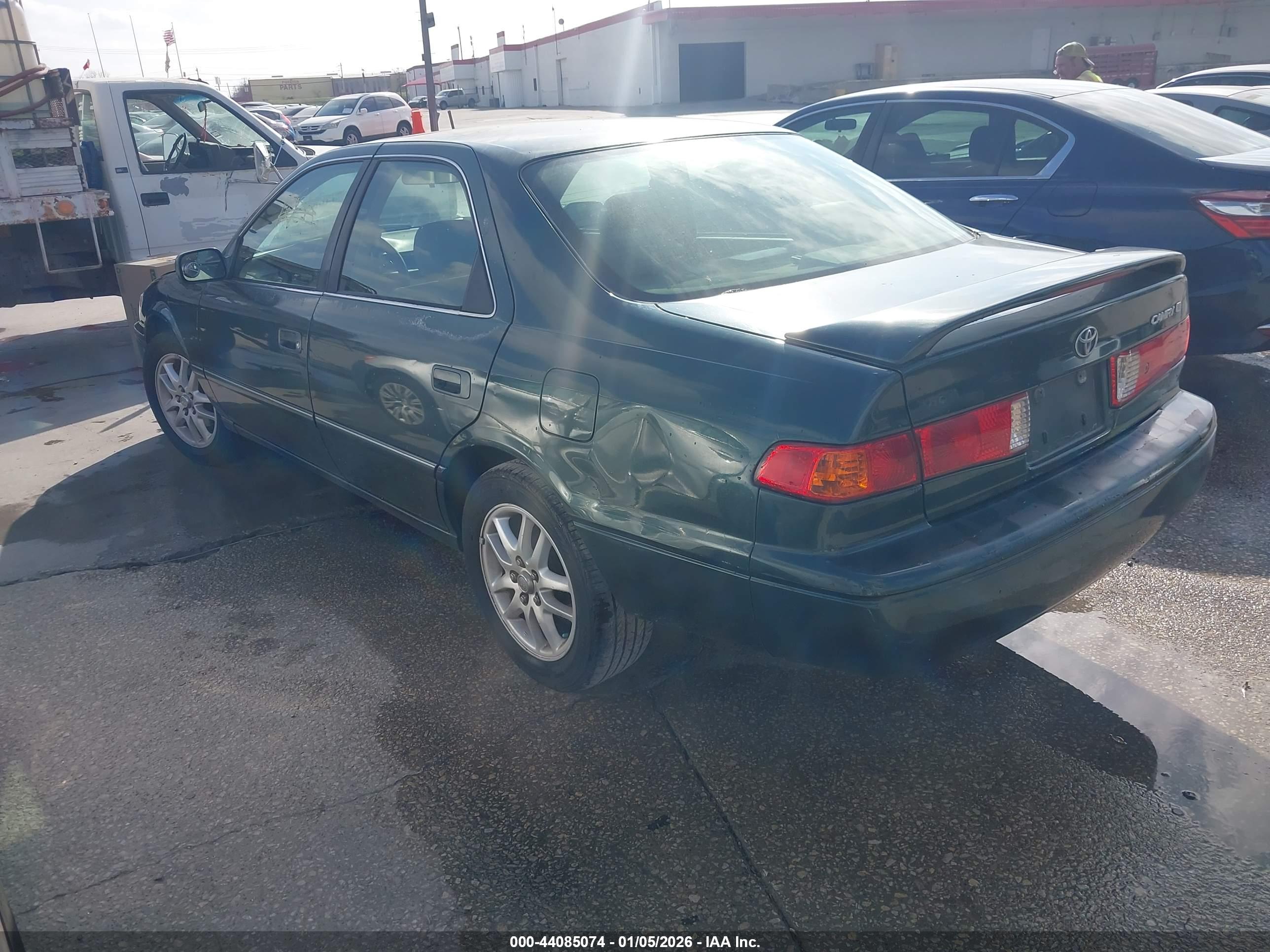 TOYOTA CAMRY image 3