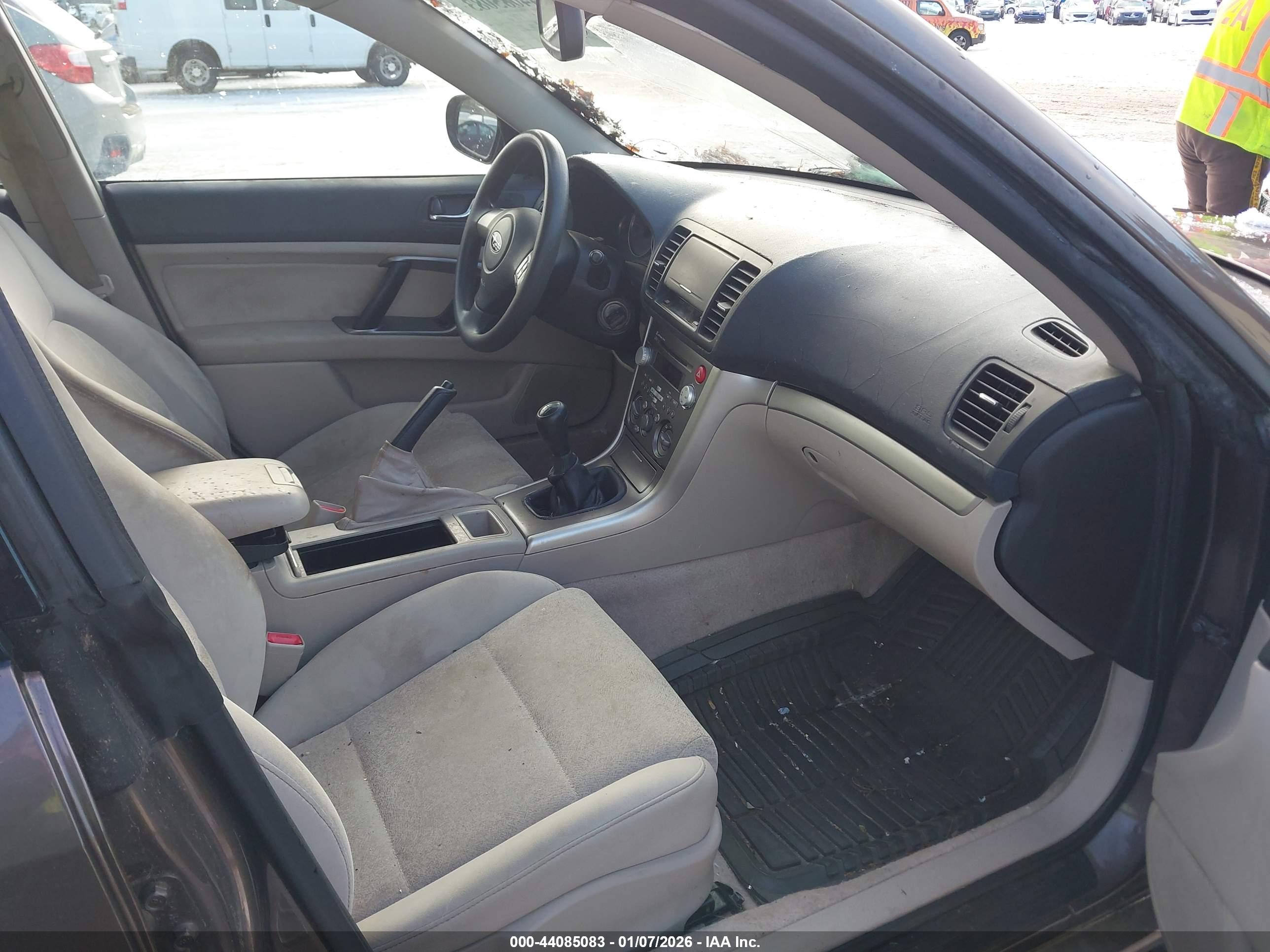 SUBARU OUTBACK image 5
