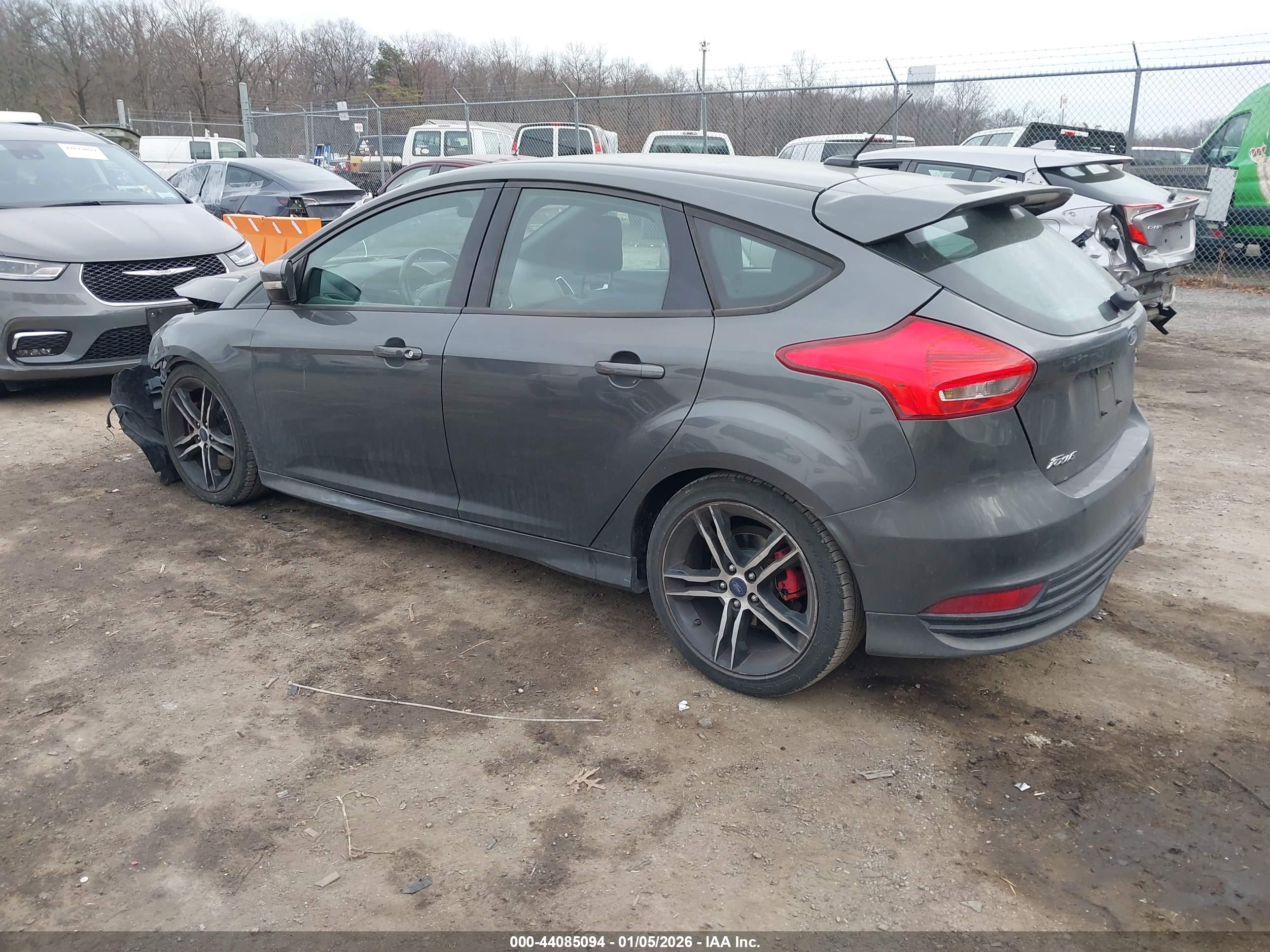 FORD FOCUS image 3