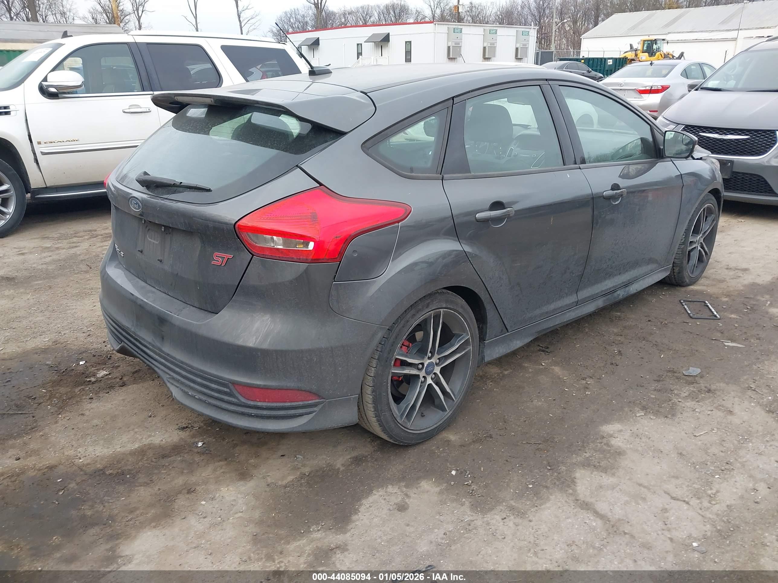 FORD FOCUS image 4
