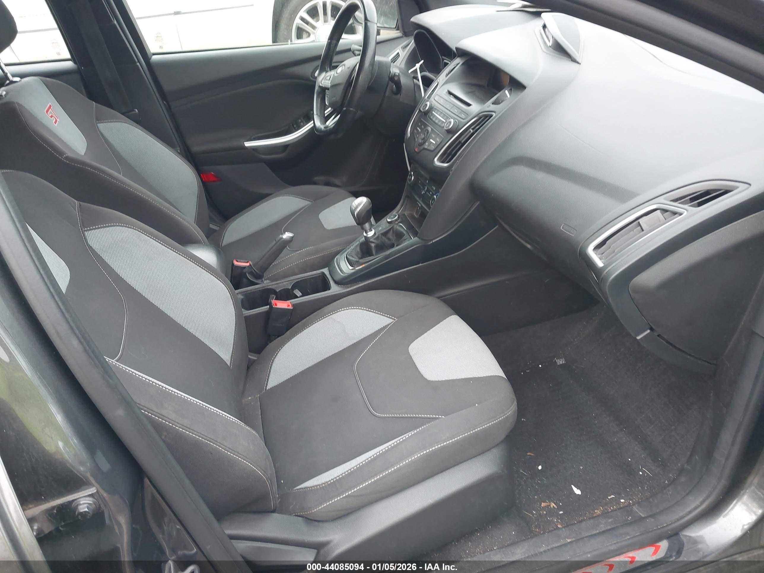 FORD FOCUS image 5