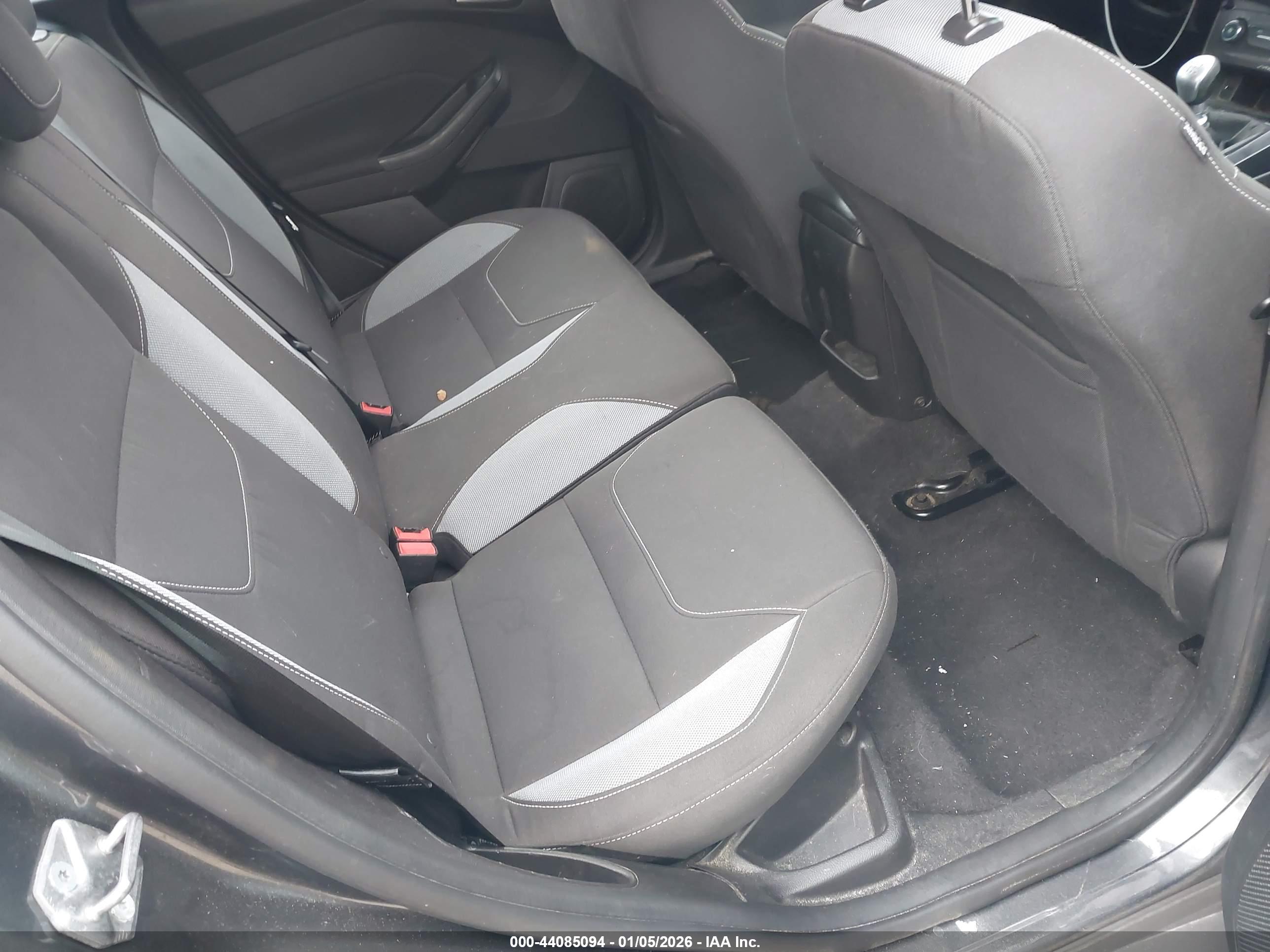 FORD FOCUS image 8