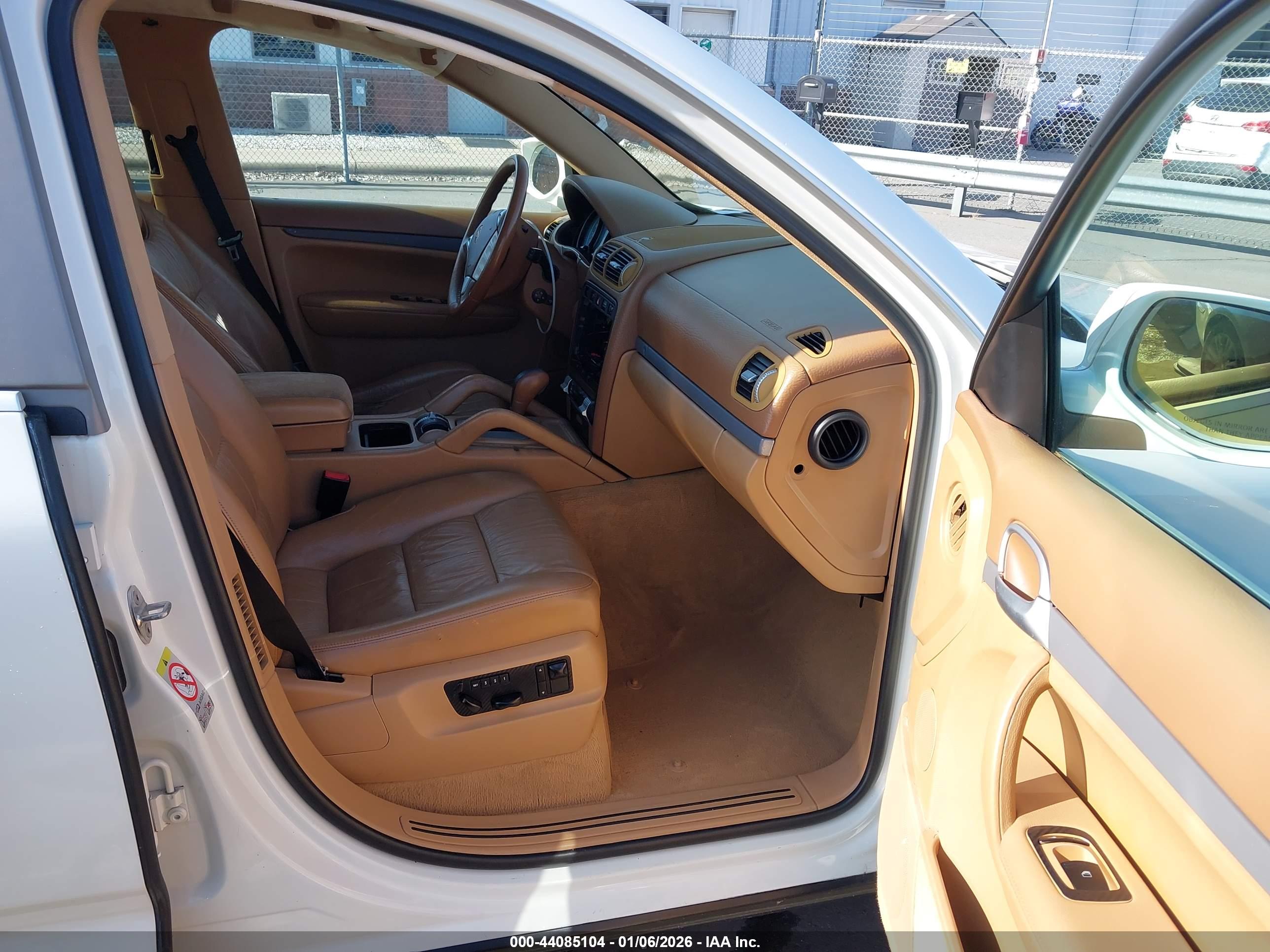 PORSCHE CAYENNE image 5