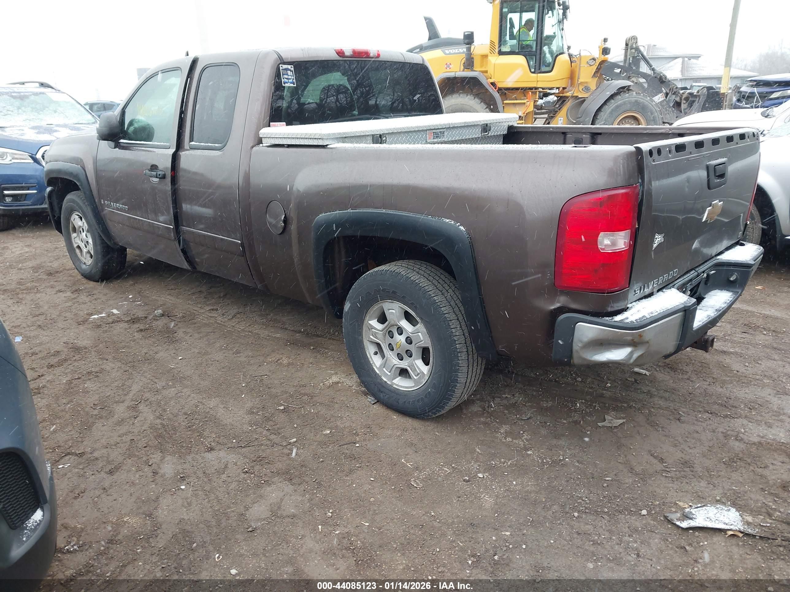 CHEVROLET SILVERADO image 3