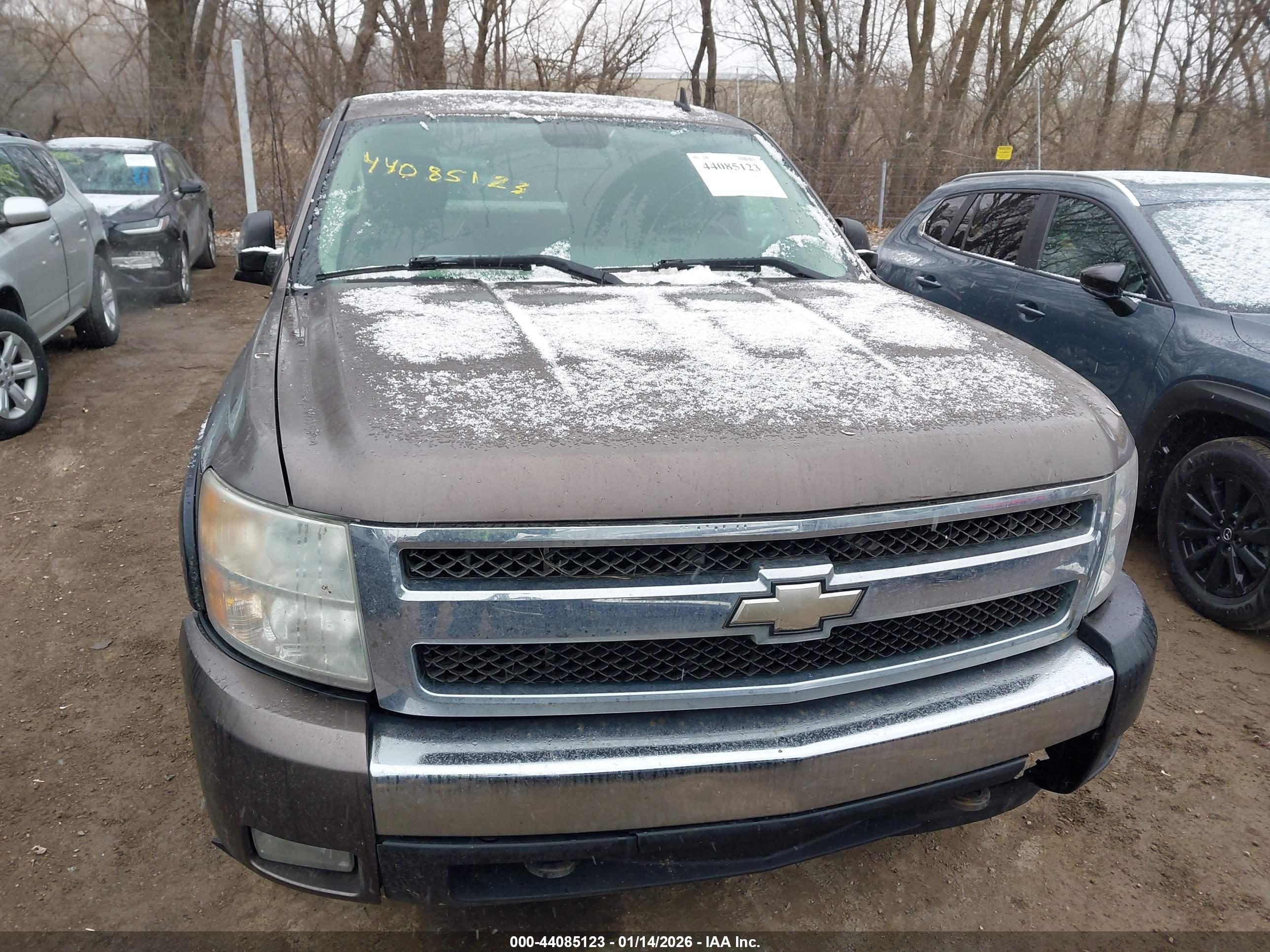 CHEVROLET SILVERADO image 6