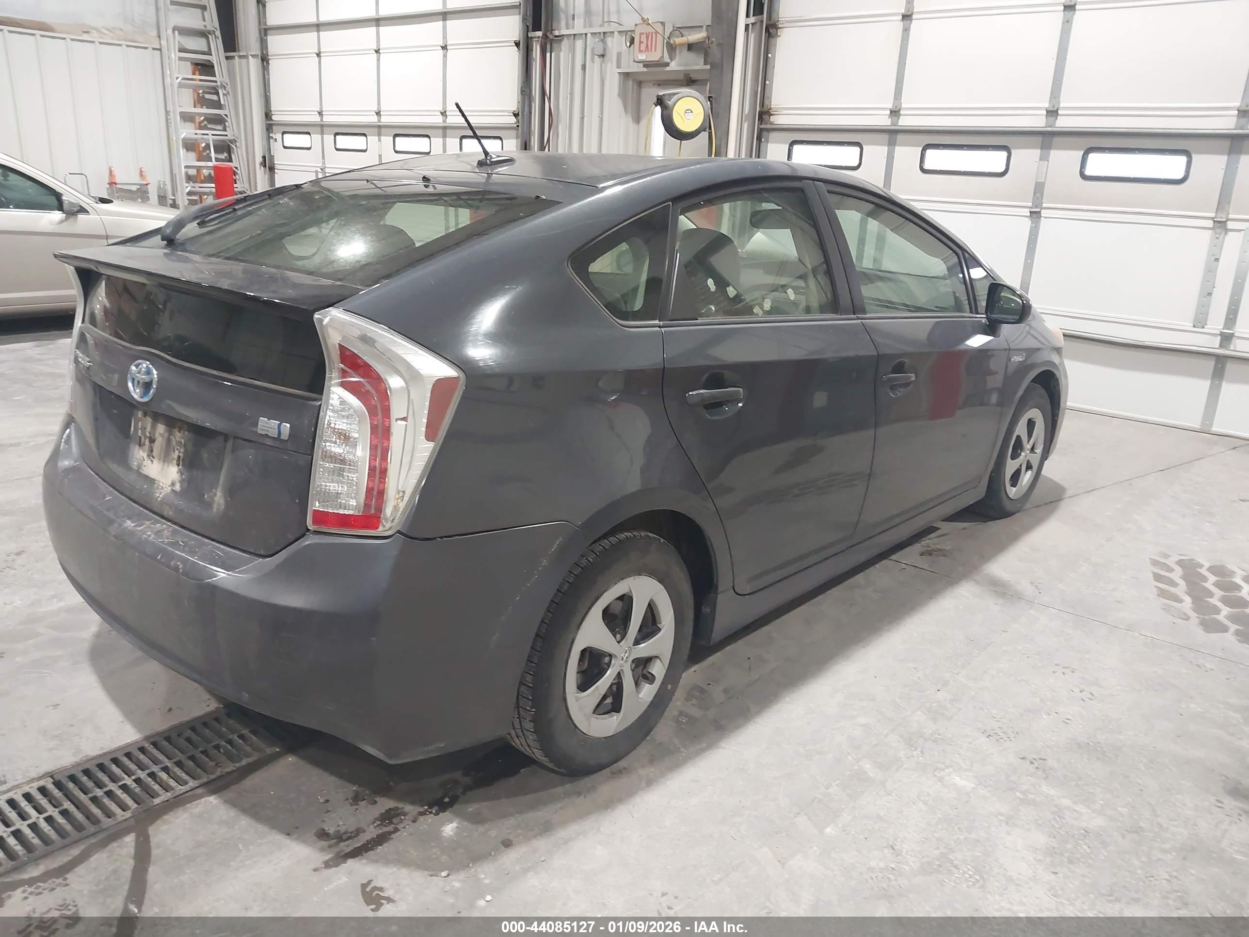 TOYOTA PRIUS image 4