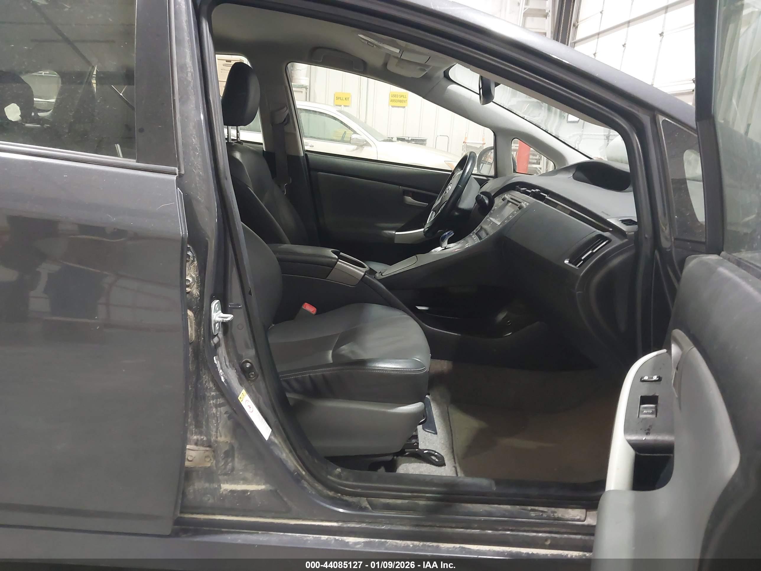TOYOTA PRIUS image 5