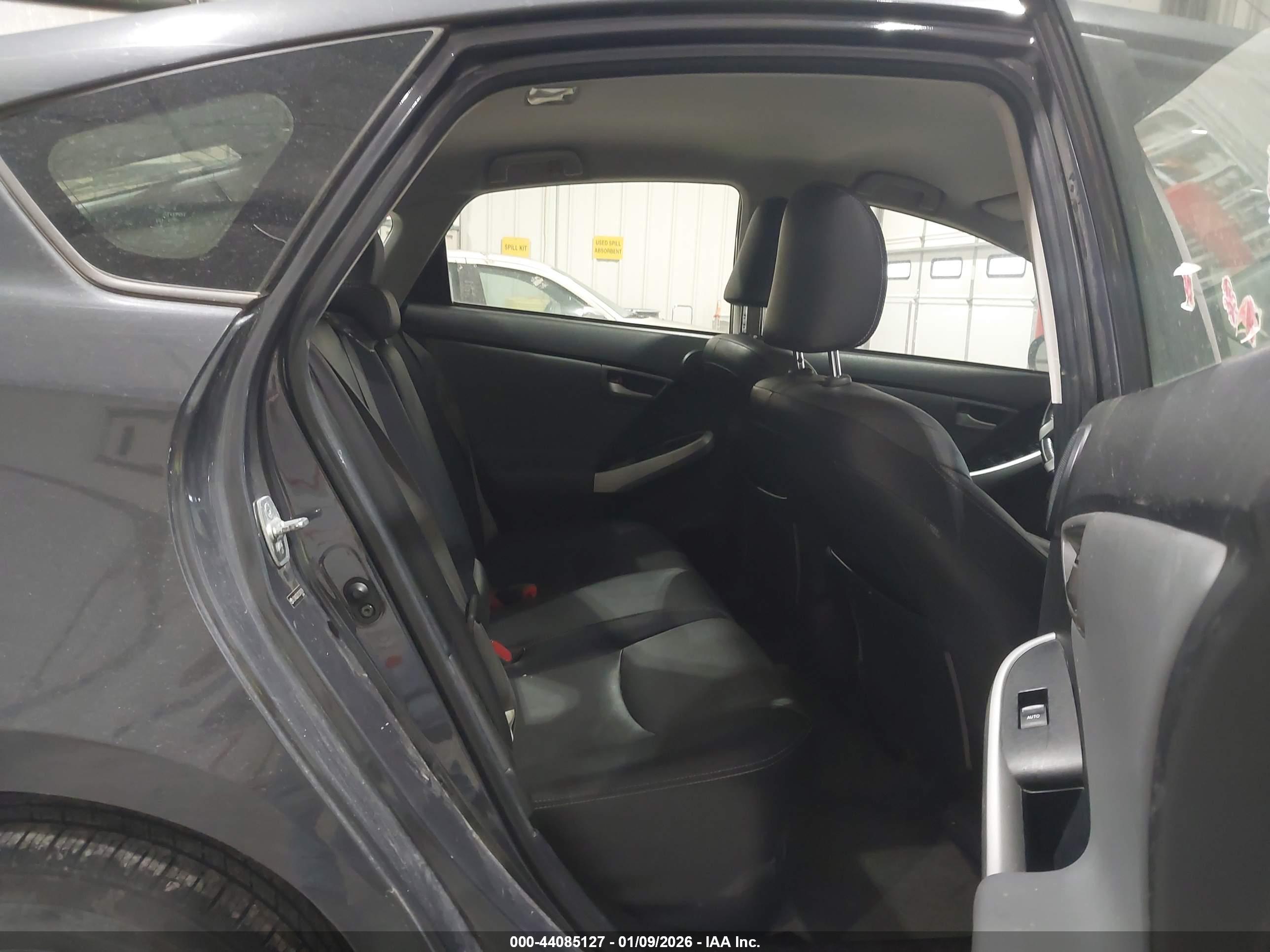 TOYOTA PRIUS image 8