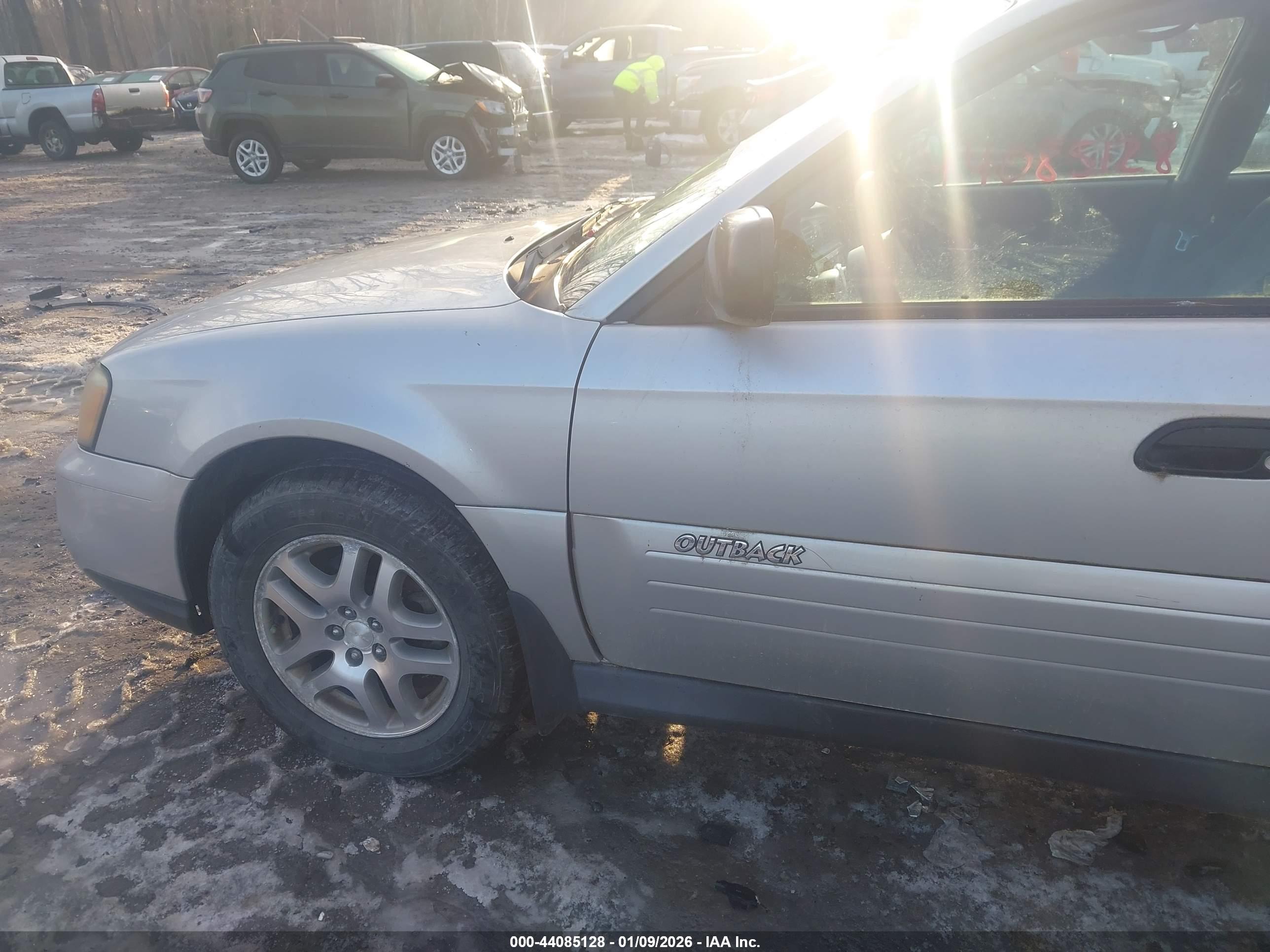 SUBARU OUTBACK image 6