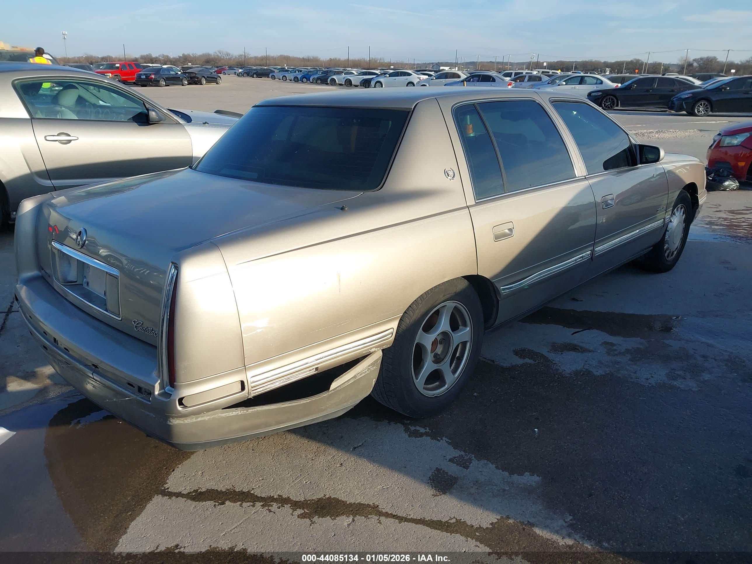 CADILLAC DEVILLE image 4