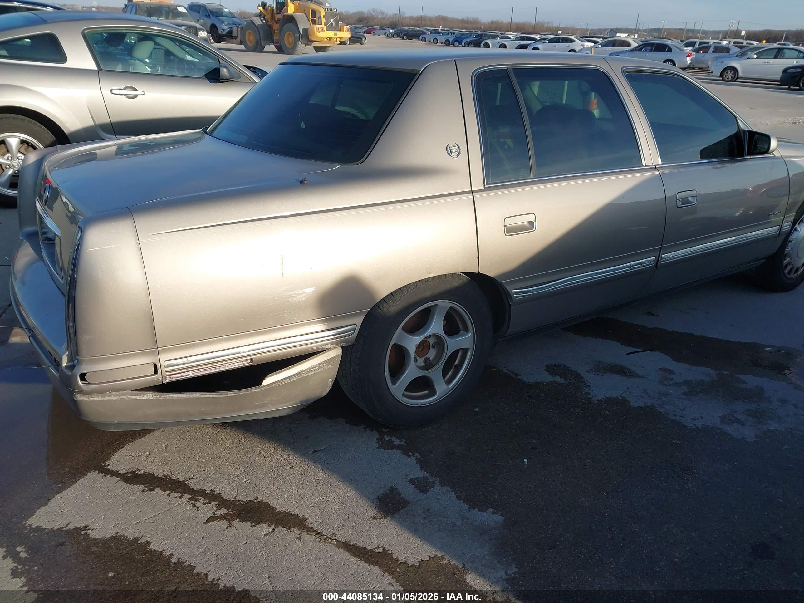 CADILLAC DEVILLE image 6