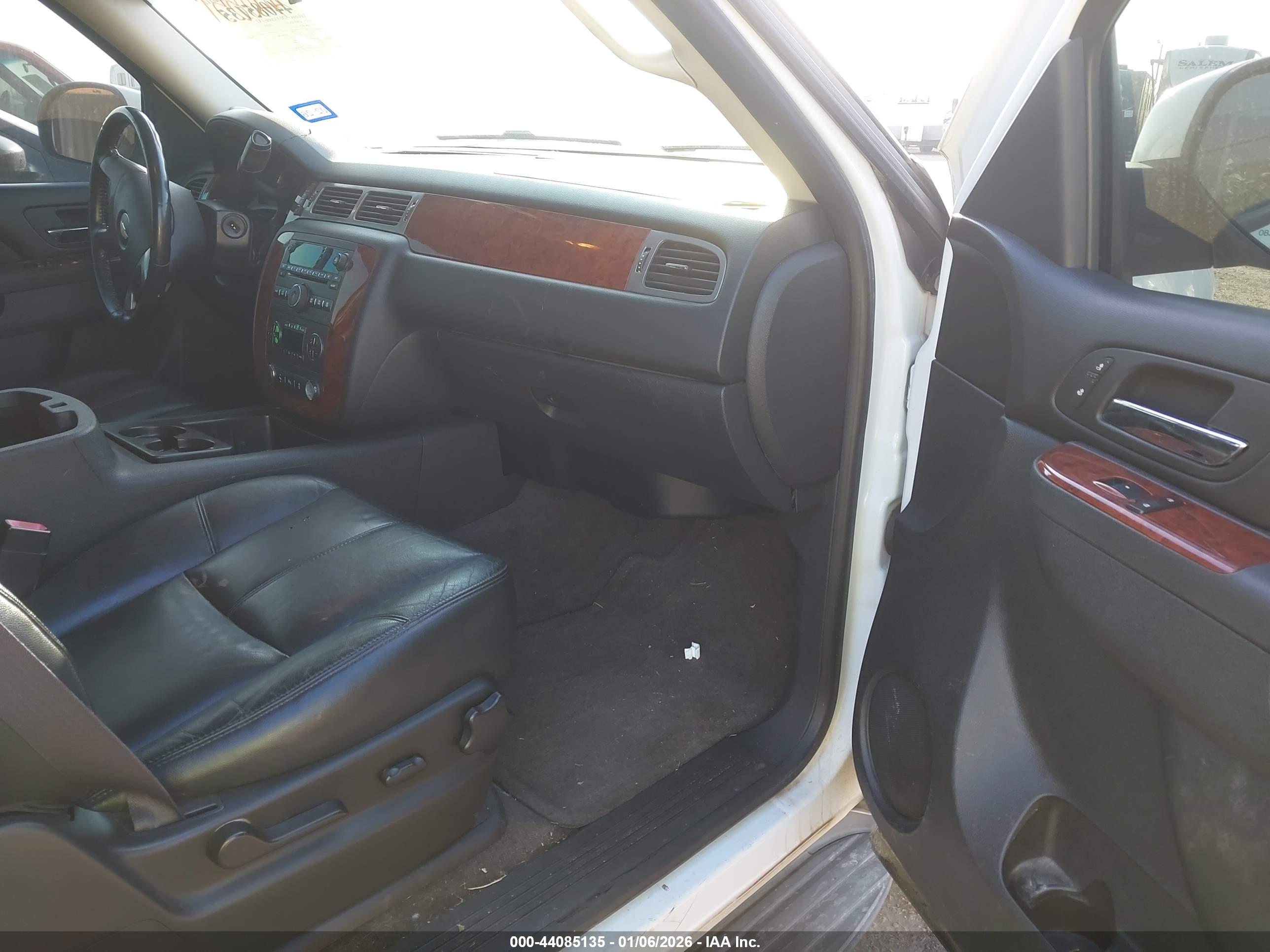 CHEVROLET TAHOE image 5