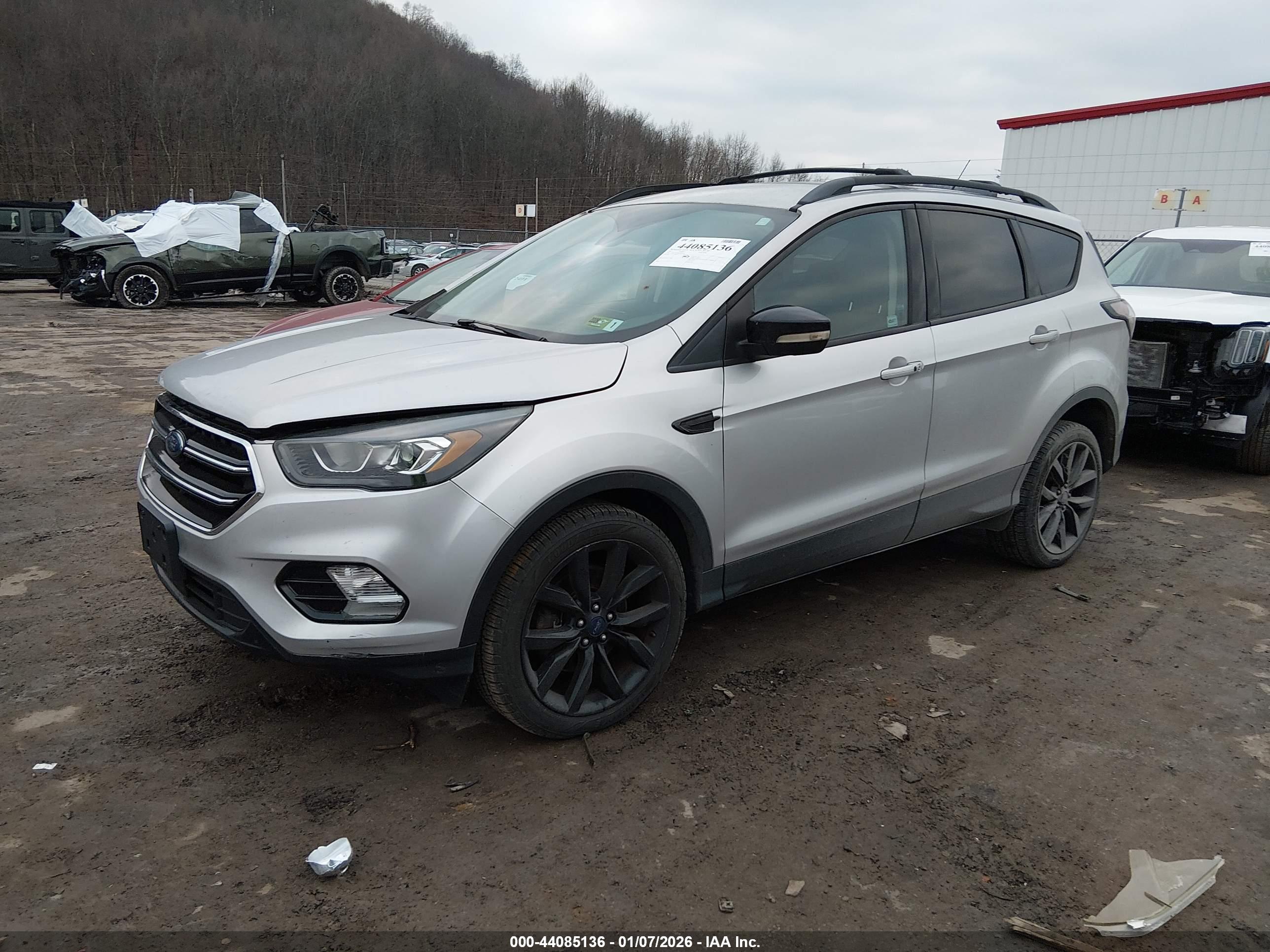 FORD ESCAPE image 2