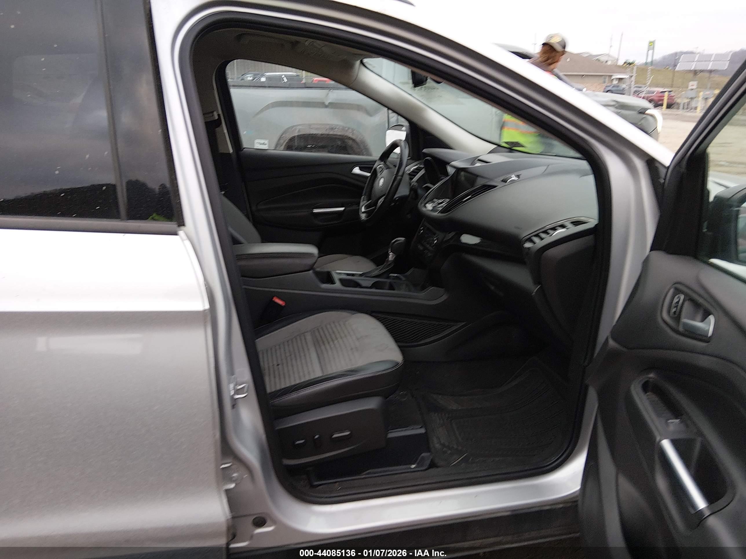 FORD ESCAPE image 5
