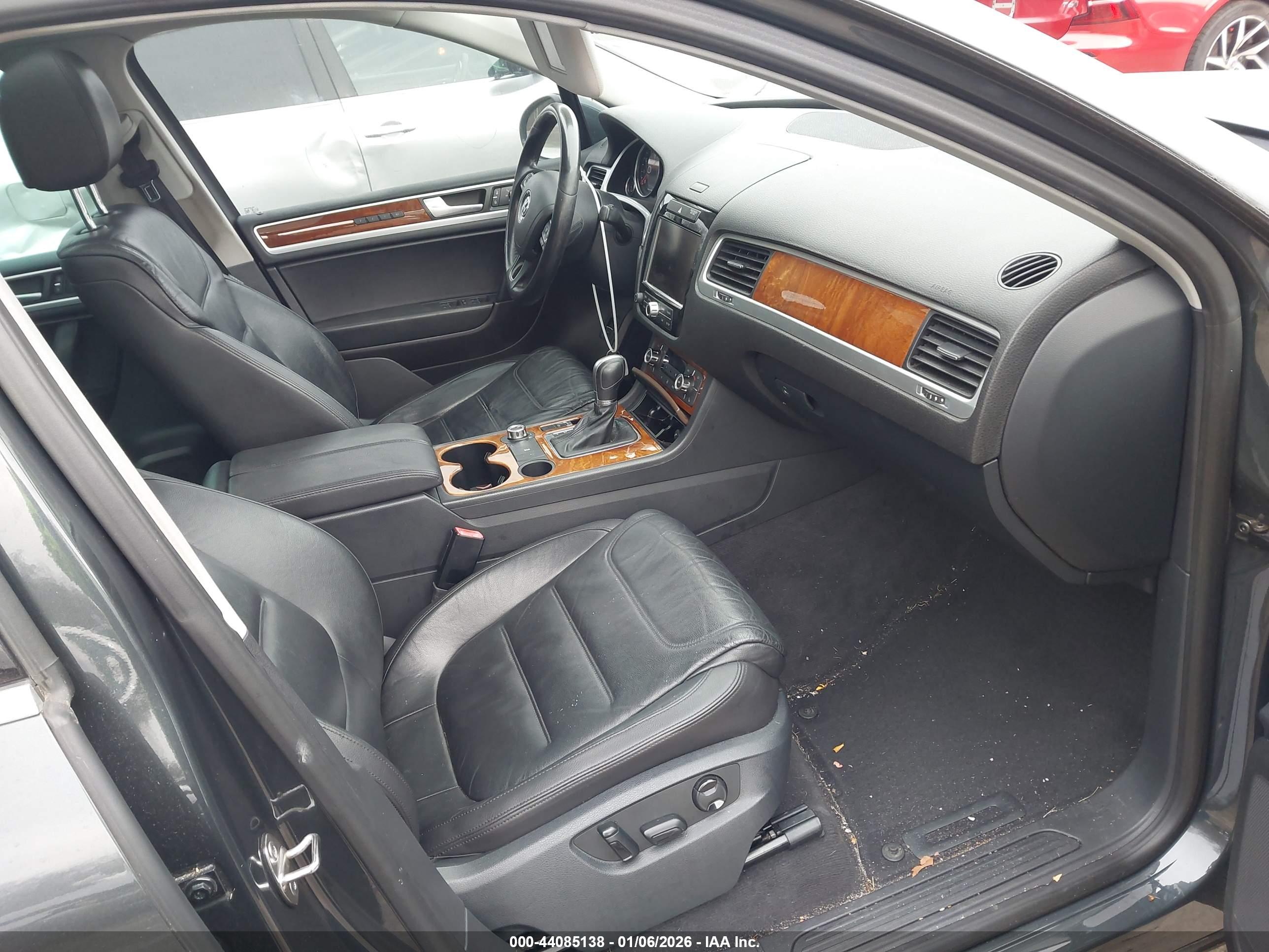 VOLKSWAGEN TOUAREG image 5
