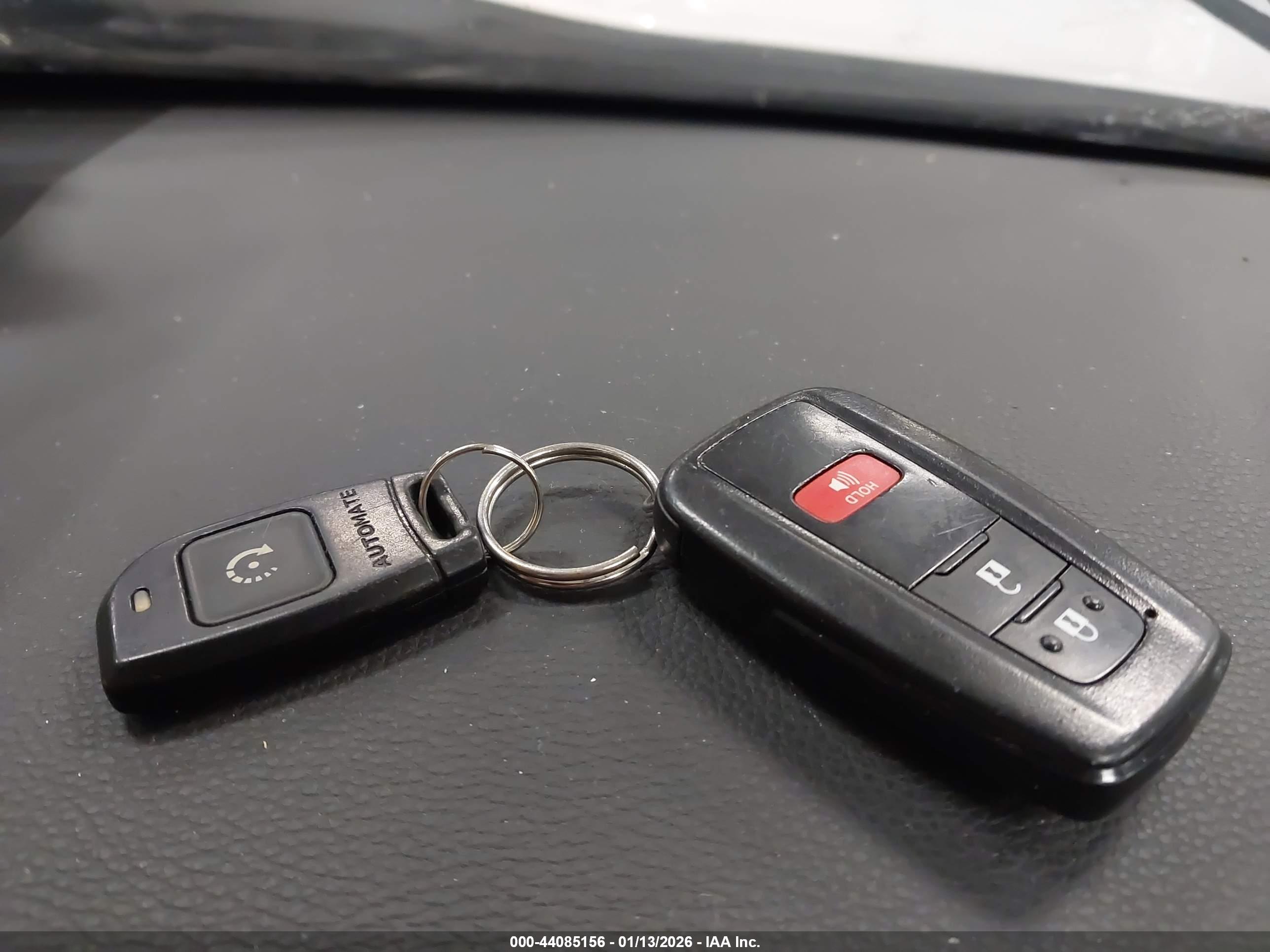 TOYOTA RAV4 image 11