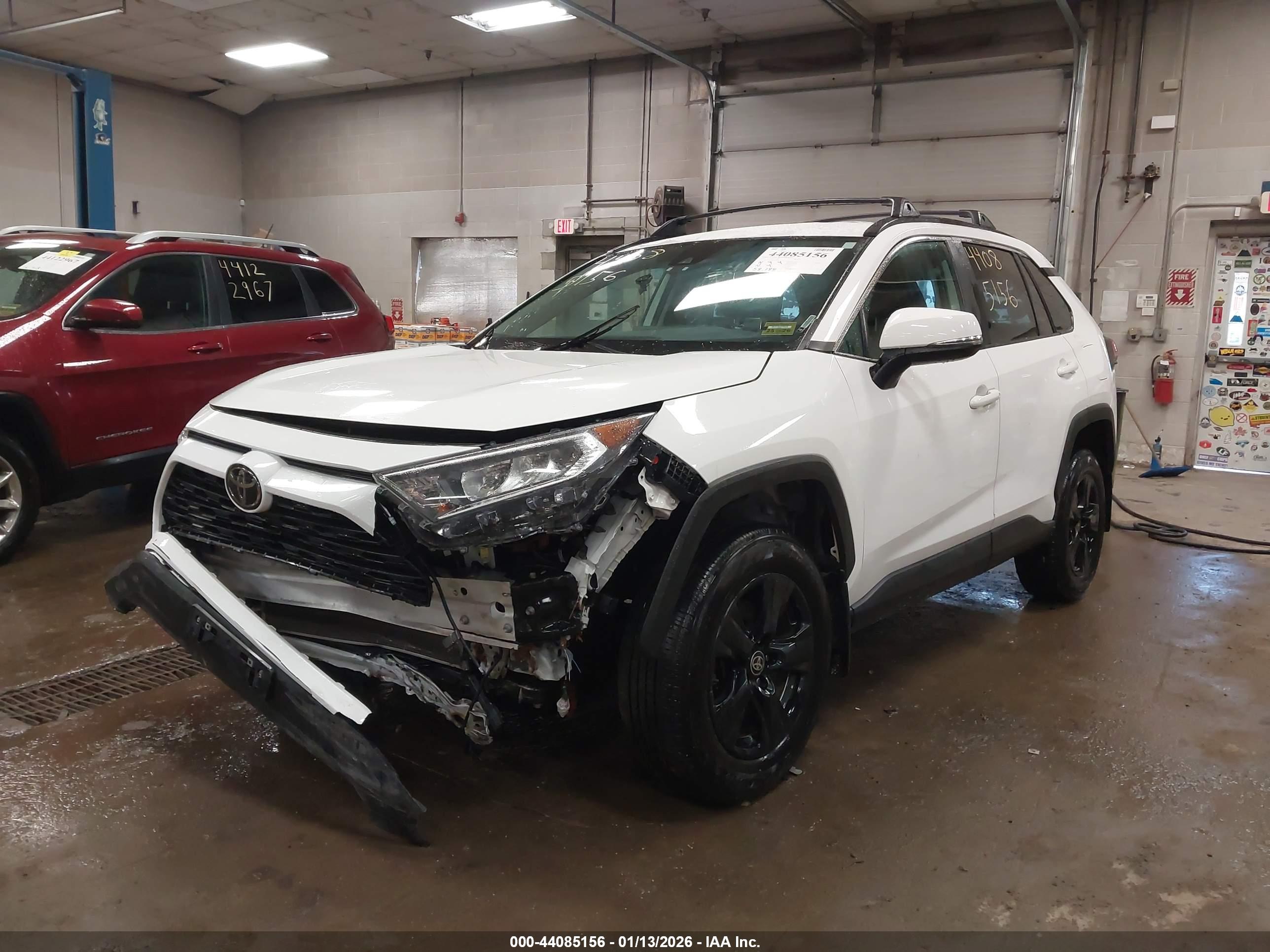 TOYOTA RAV4 image 2