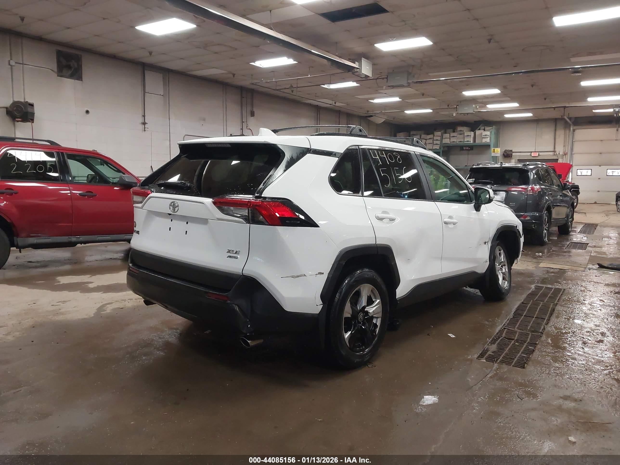 TOYOTA RAV4 image 4