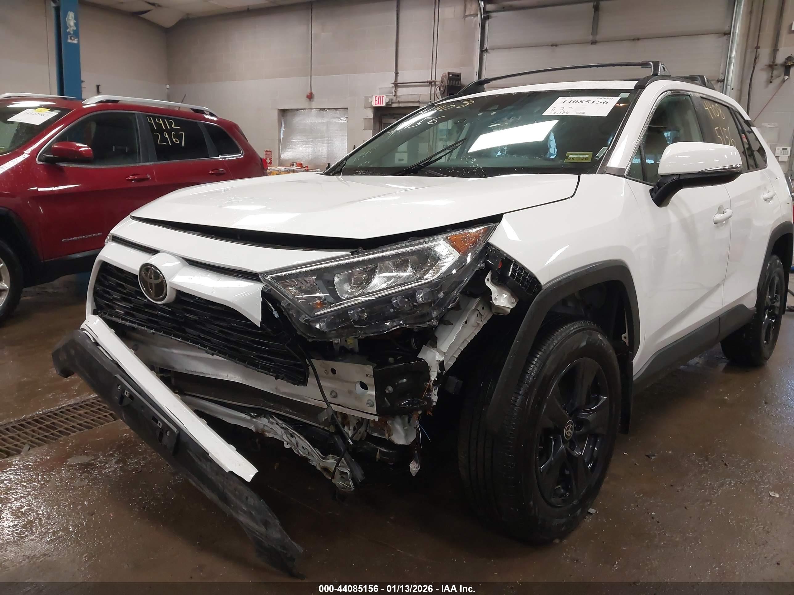 TOYOTA RAV4 image 6