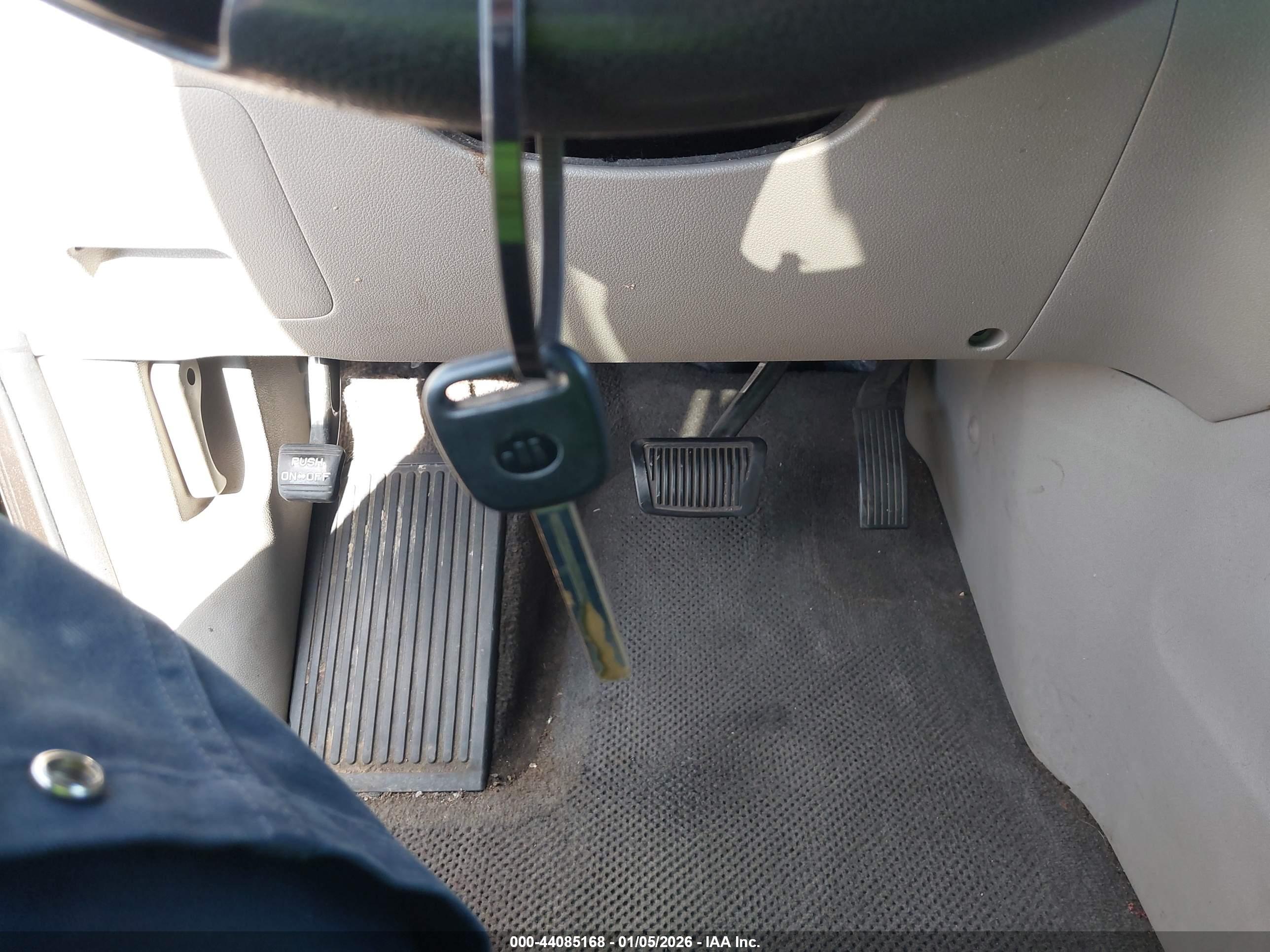 KIA SEDONA image 11
