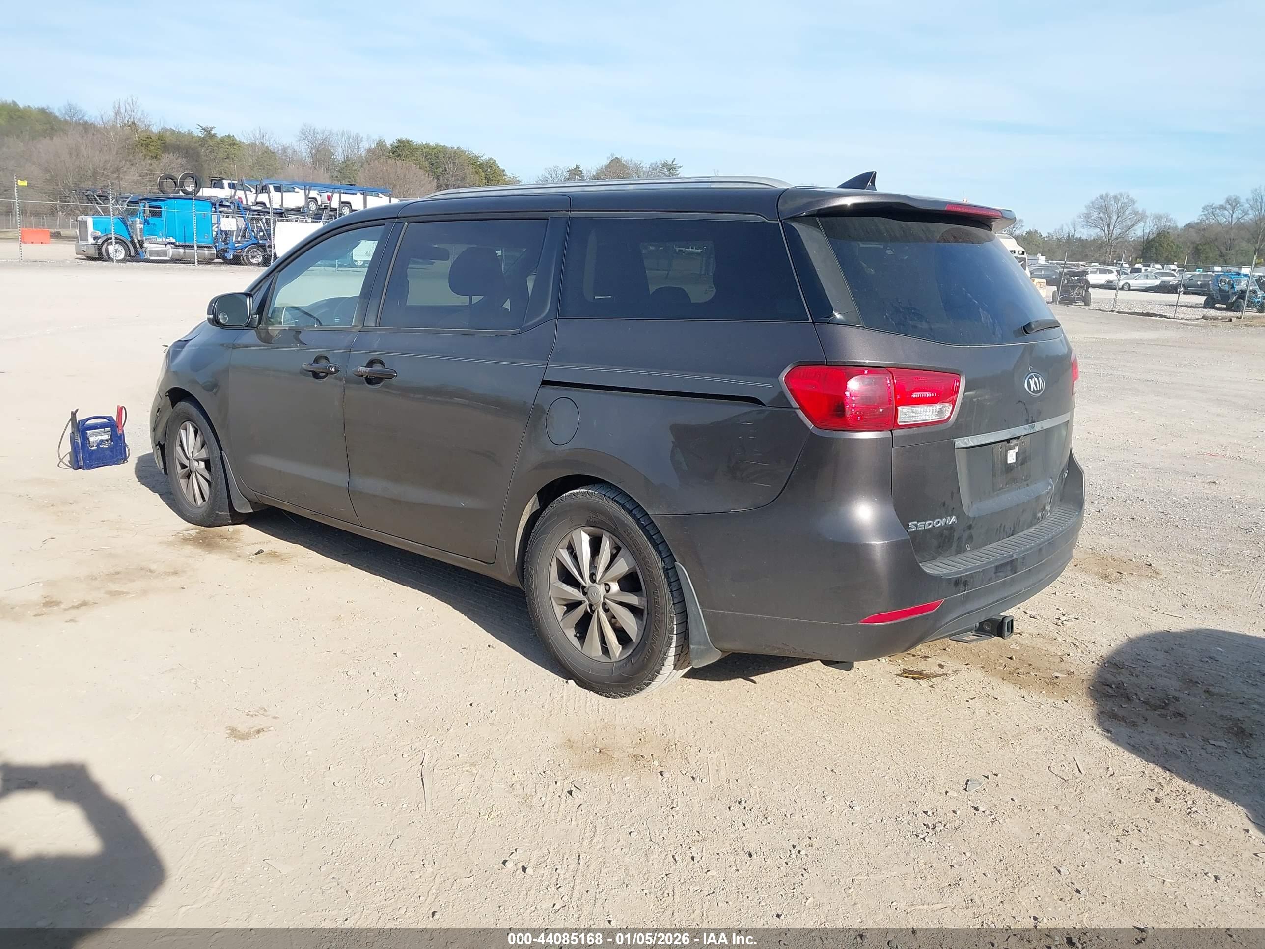 KIA SEDONA image 3