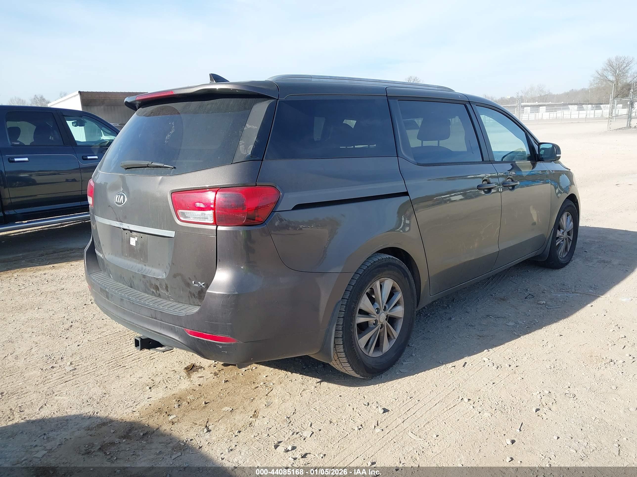 KIA SEDONA image 4