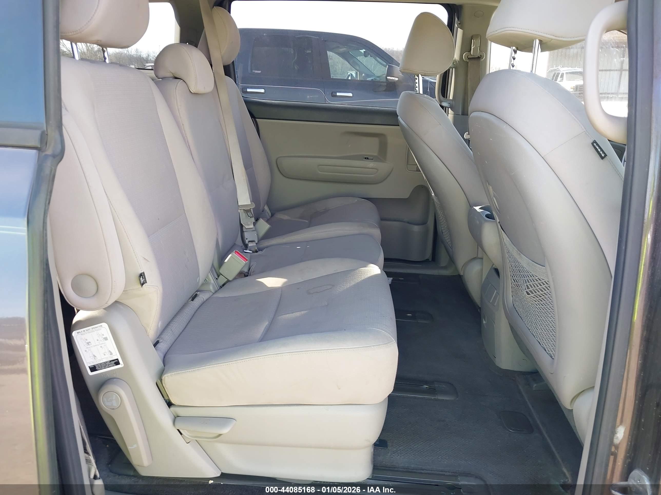 KIA SEDONA image 8