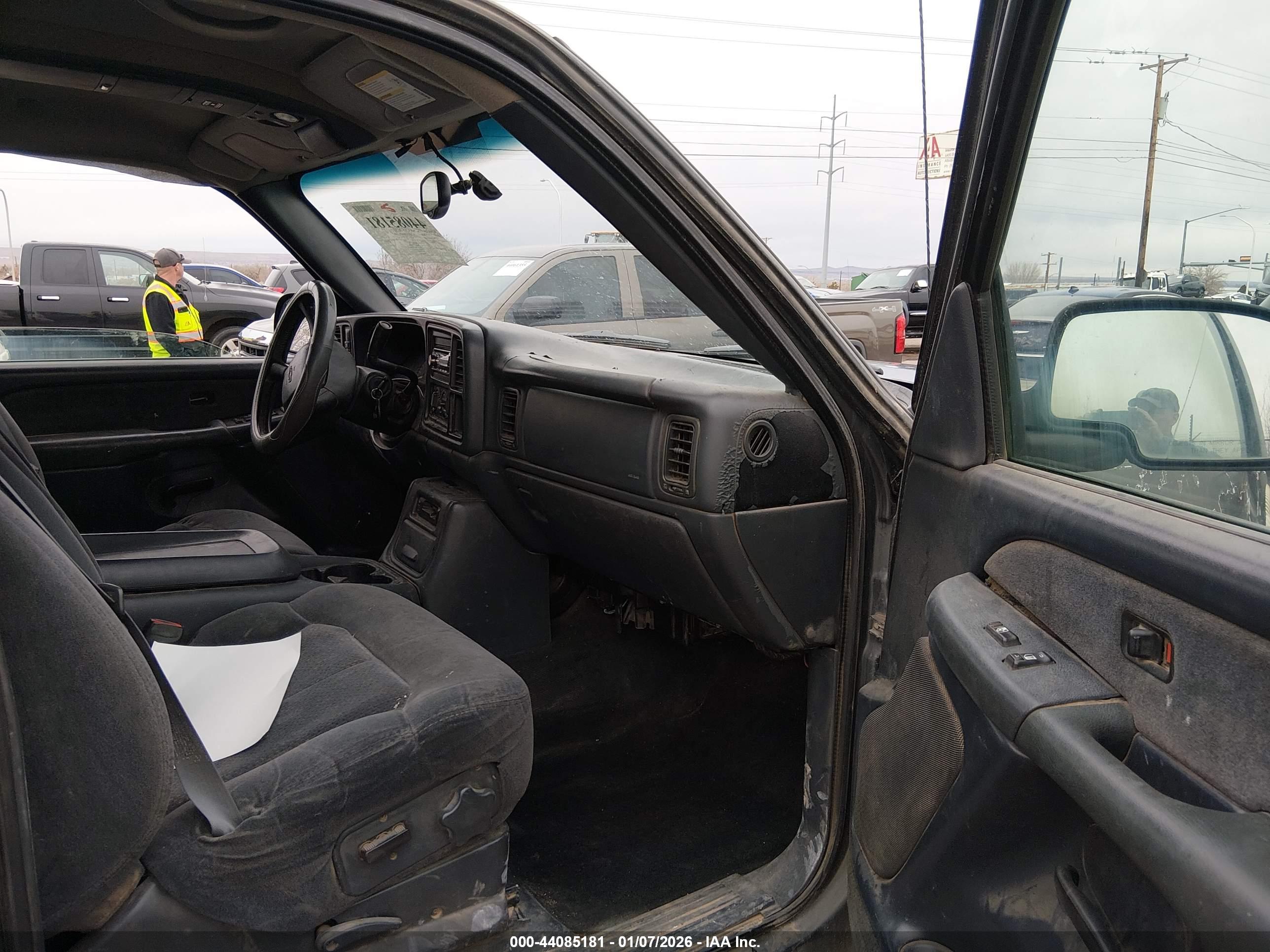 CHEVROLET SILVERADO image 5
