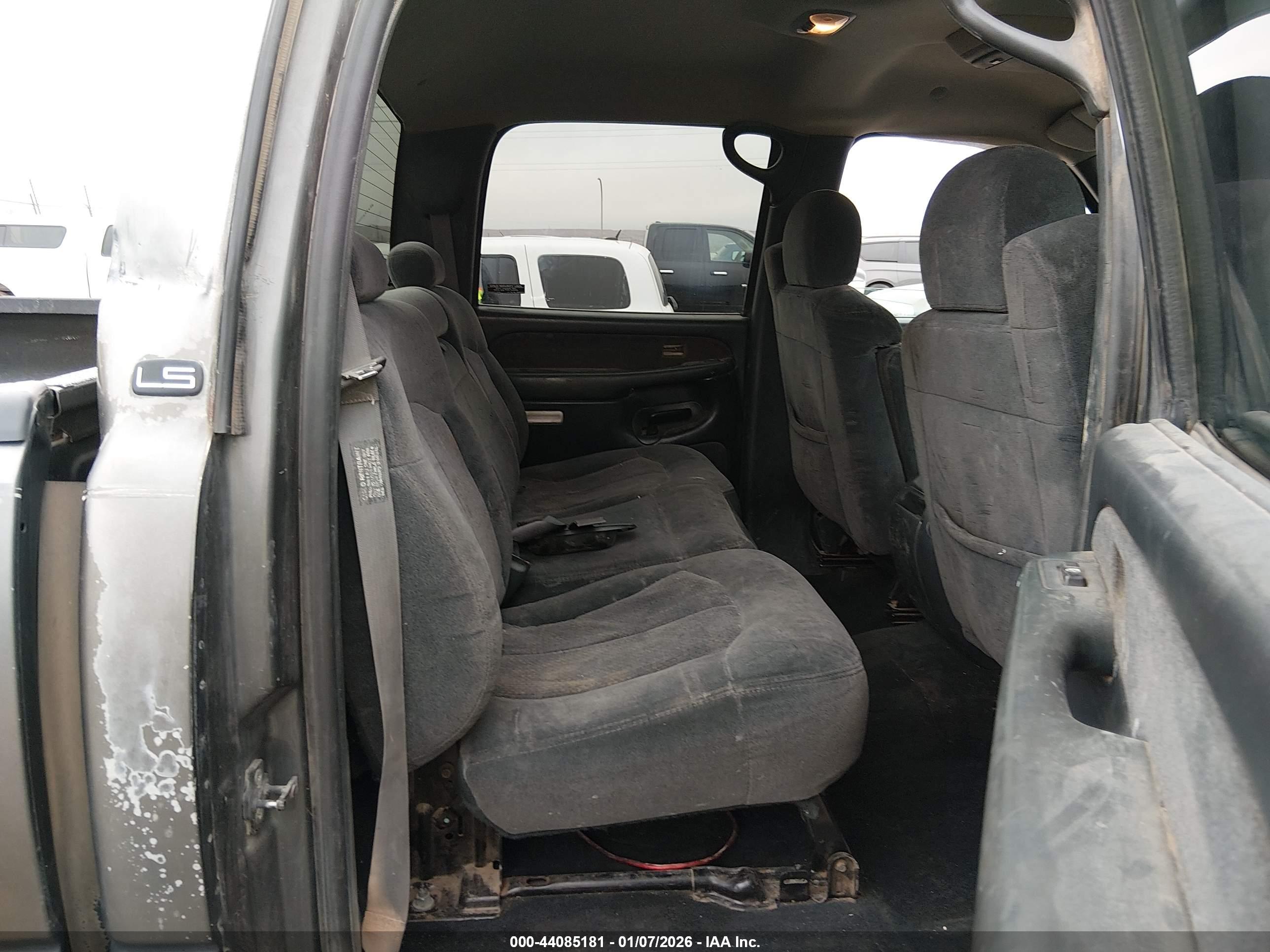 CHEVROLET SILVERADO image 8
