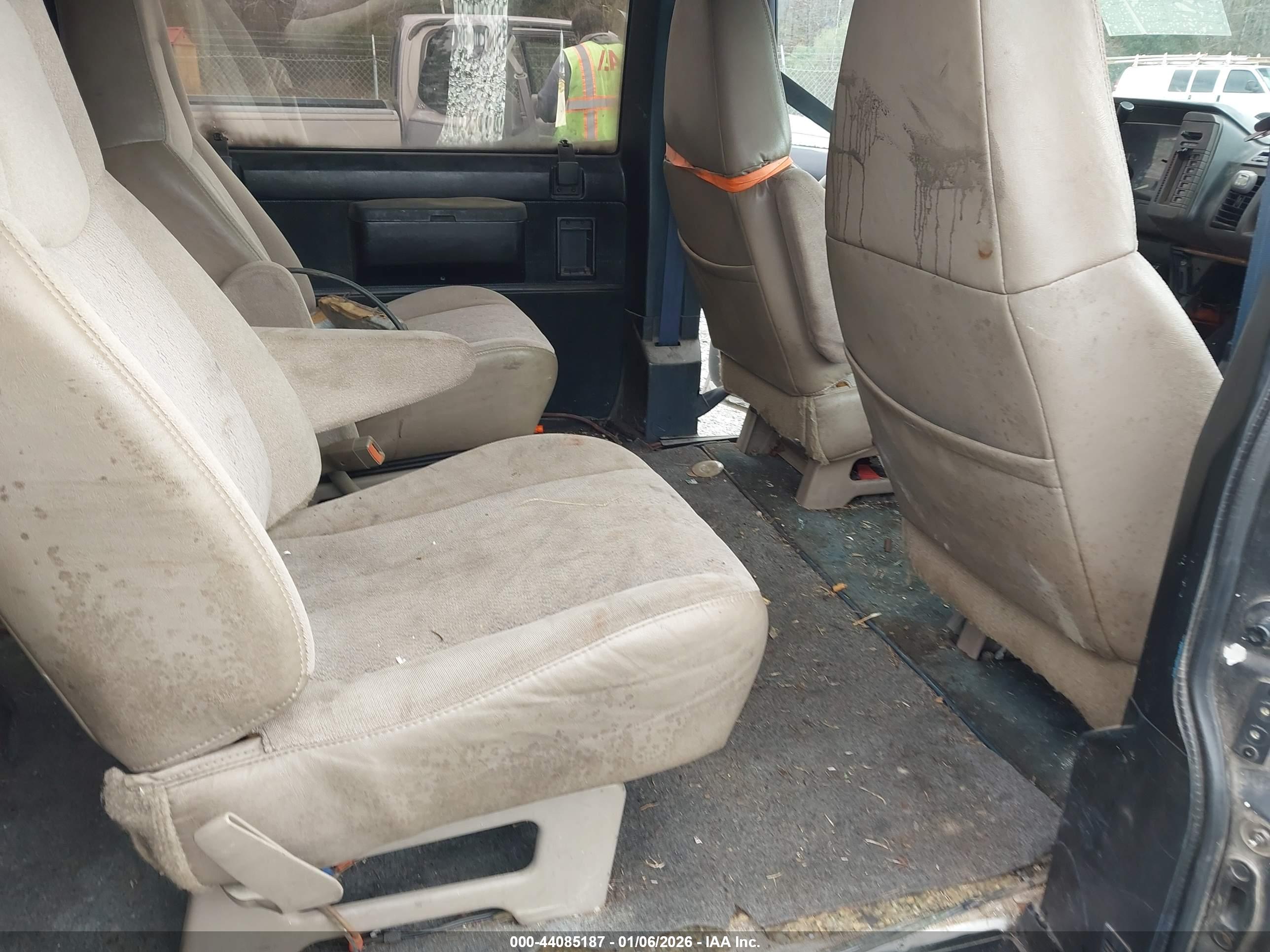 GMC SAFARI image 8