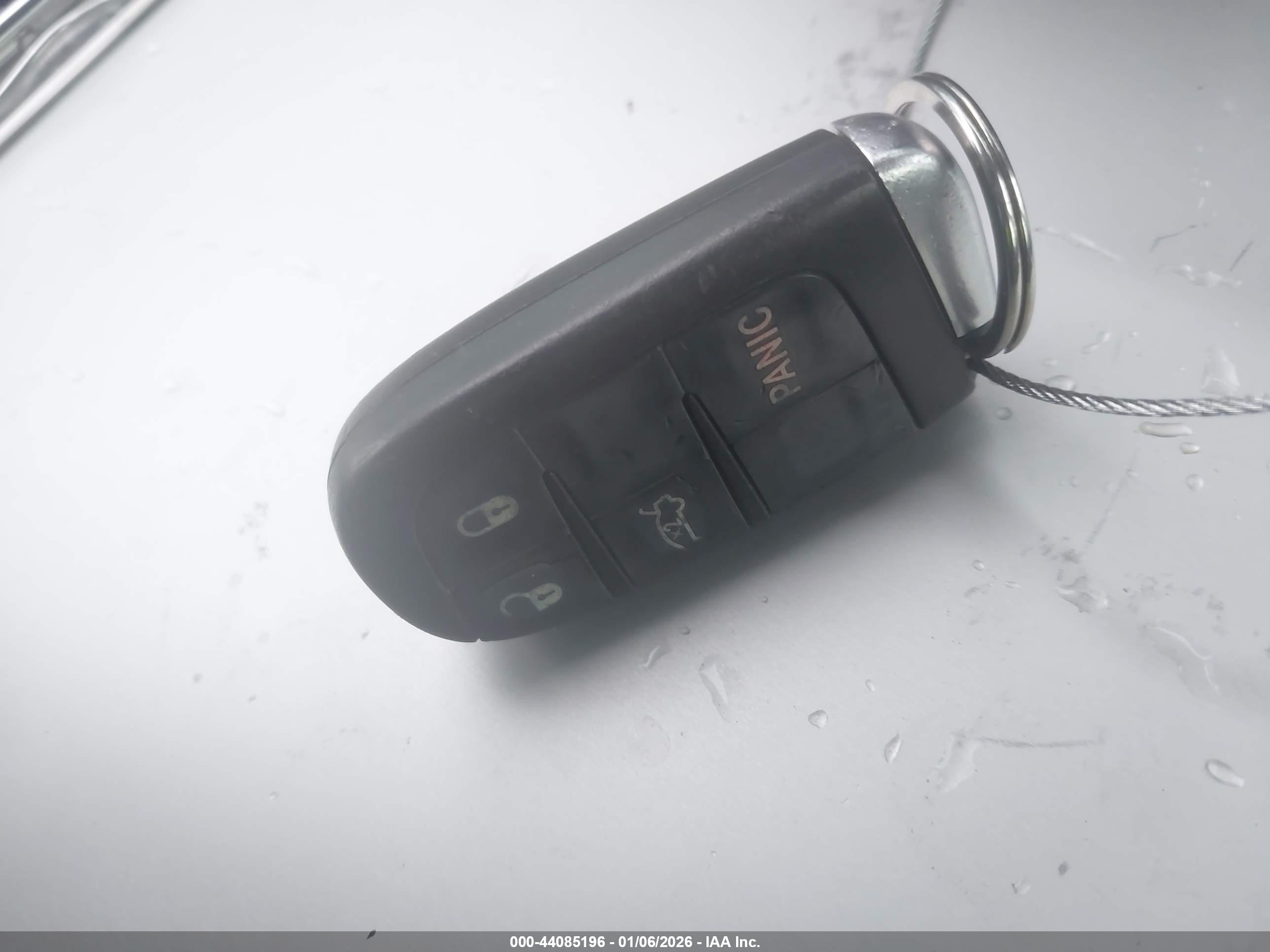 CHRYSLER 300 image 11