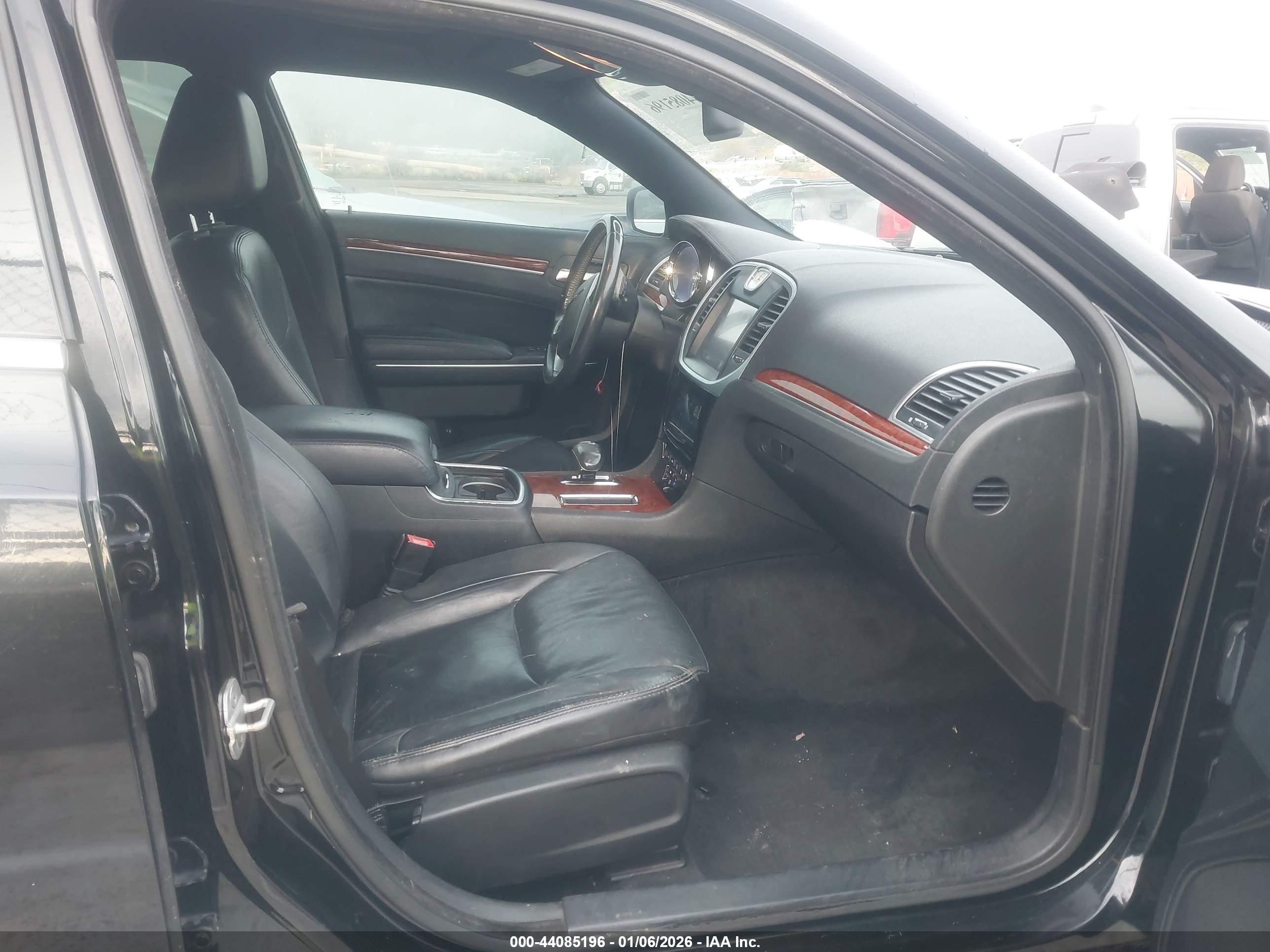 CHRYSLER 300 image 5