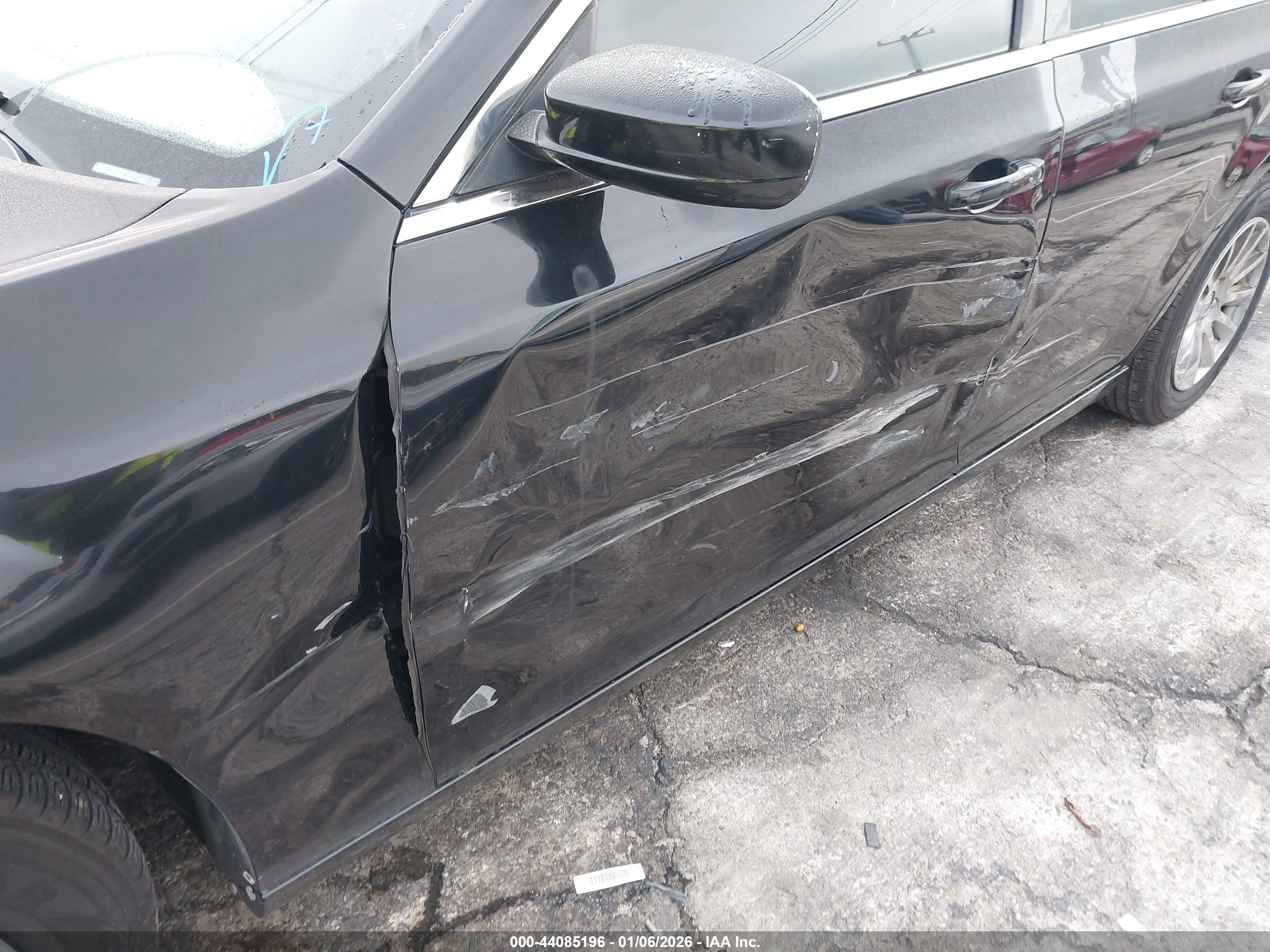 CHRYSLER 300 image 6
