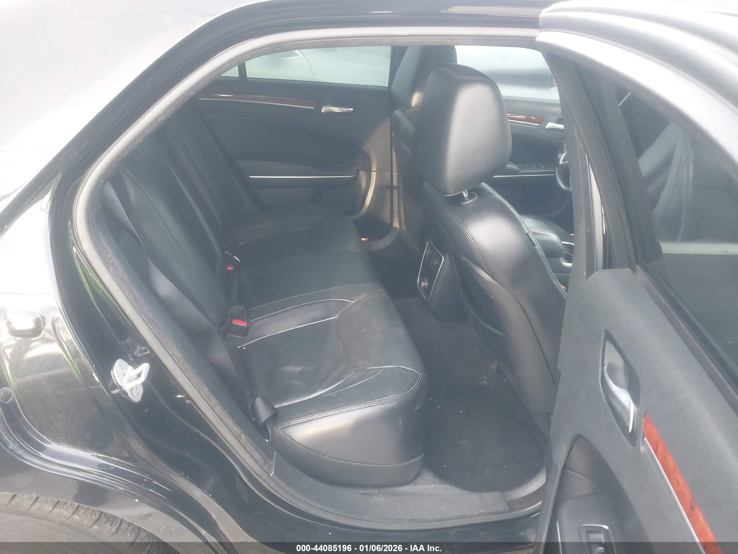 CHRYSLER 300 image 8