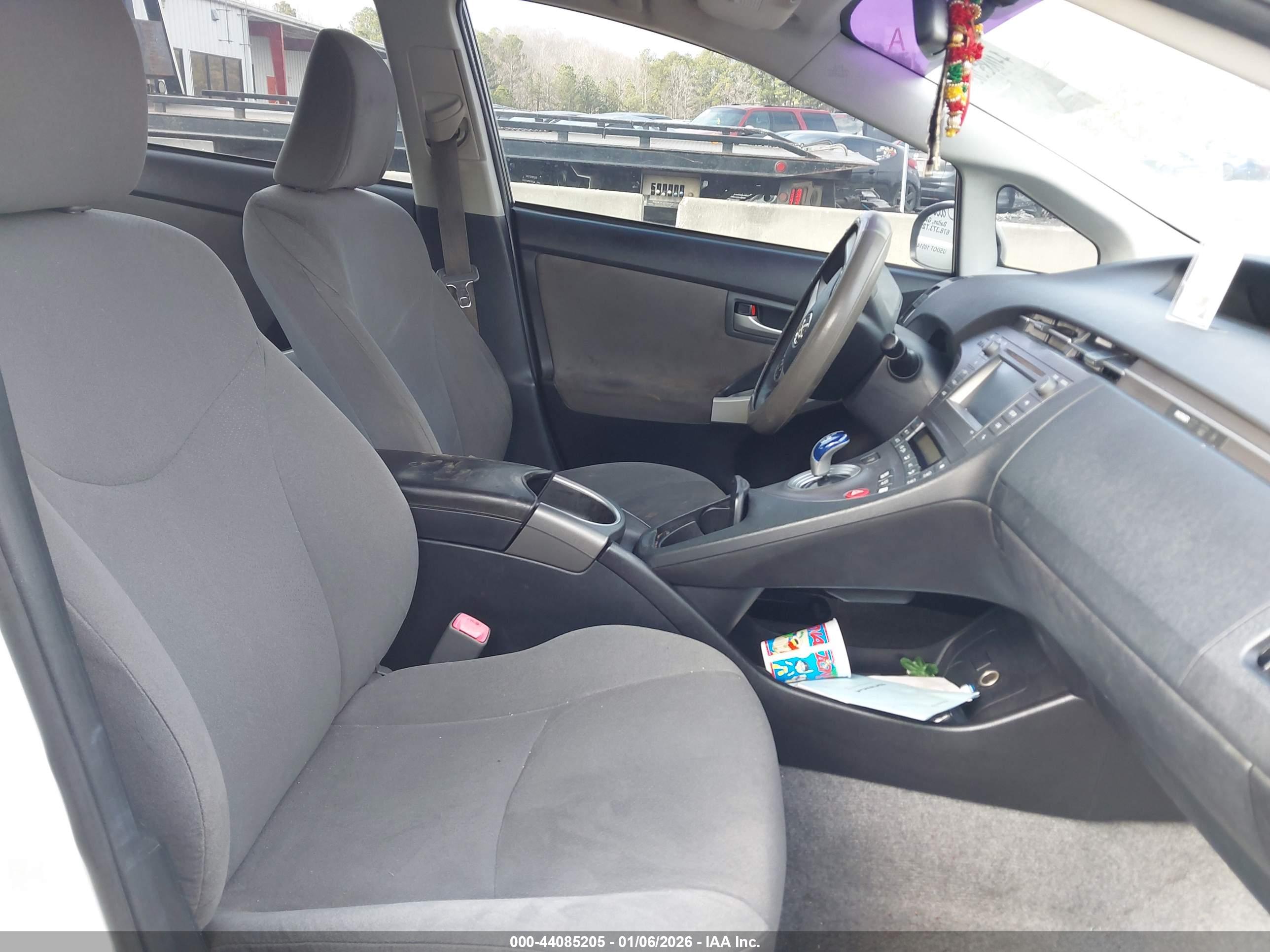 TOYOTA PRIUS image 5