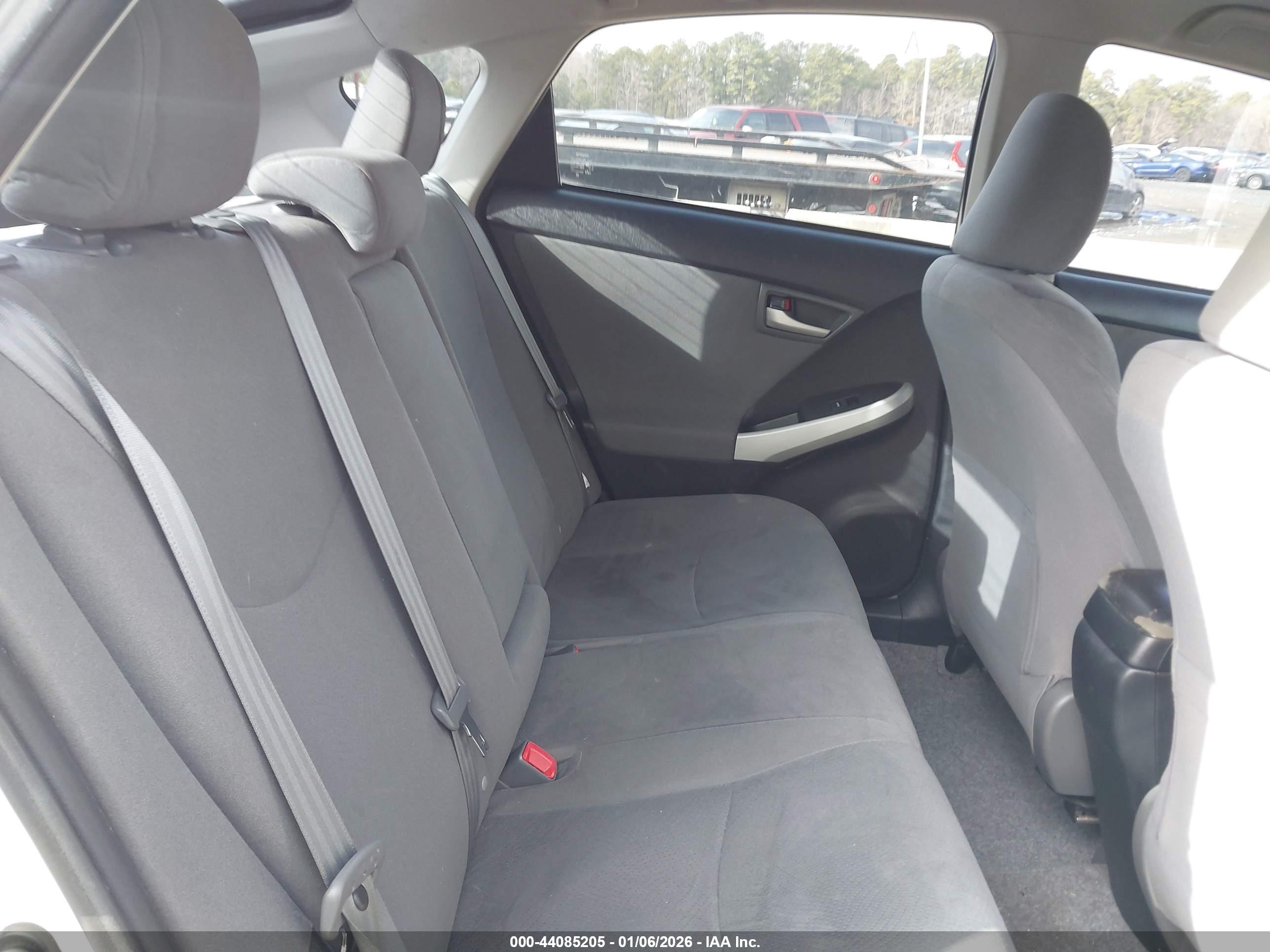 TOYOTA PRIUS image 8