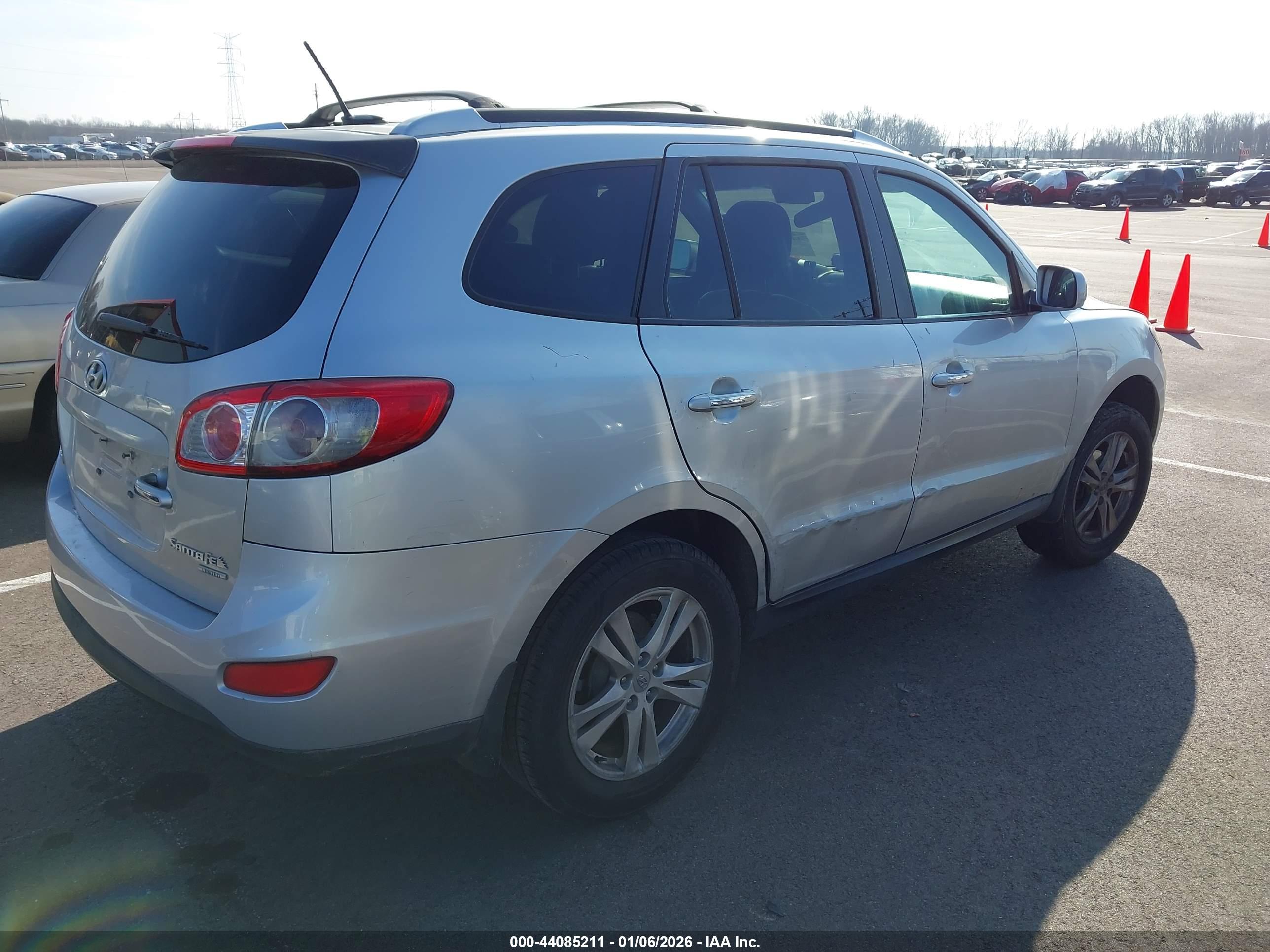 HYUNDAI SANTA image 4