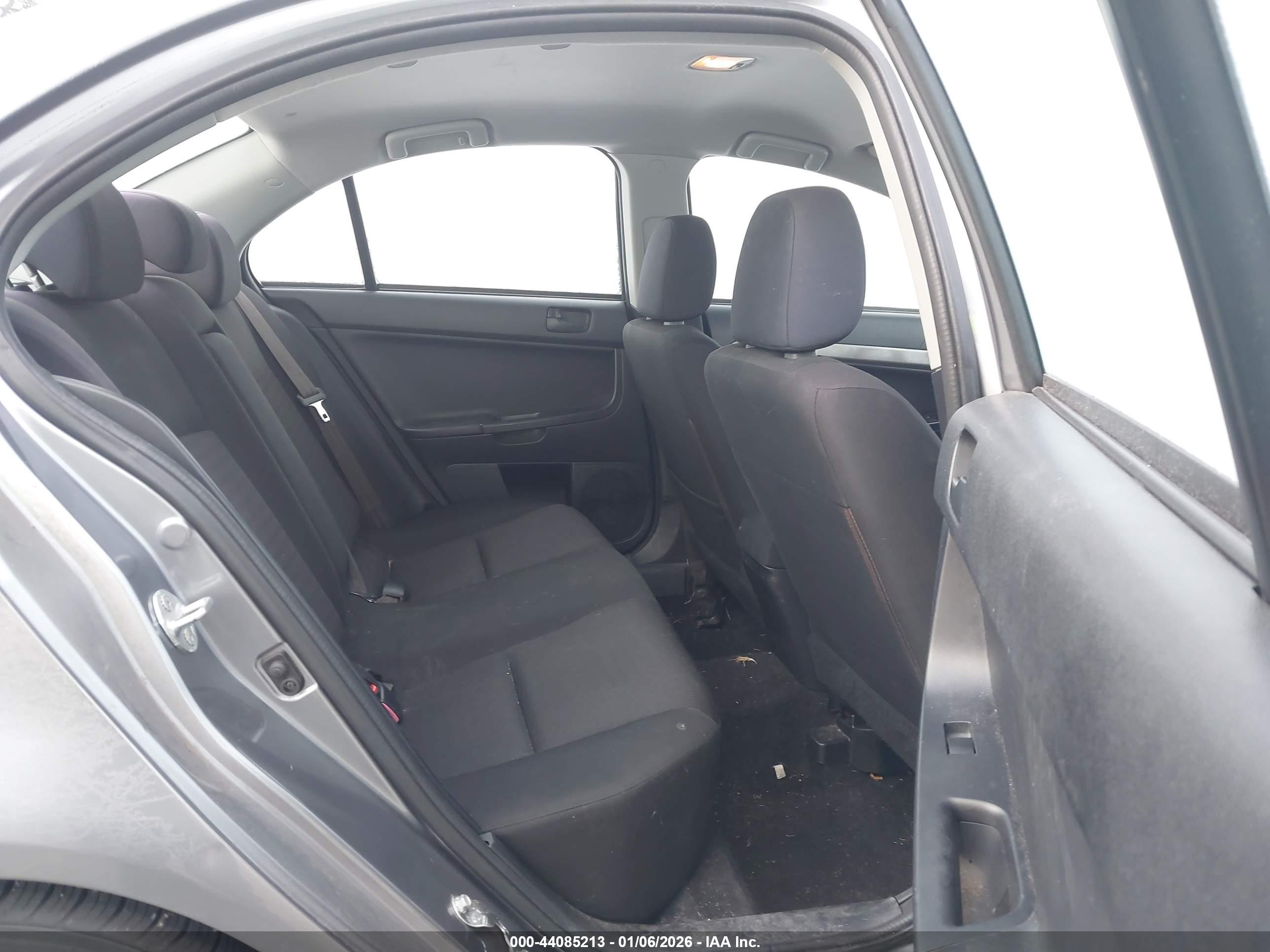 MITSUBISHI LANCER image 8