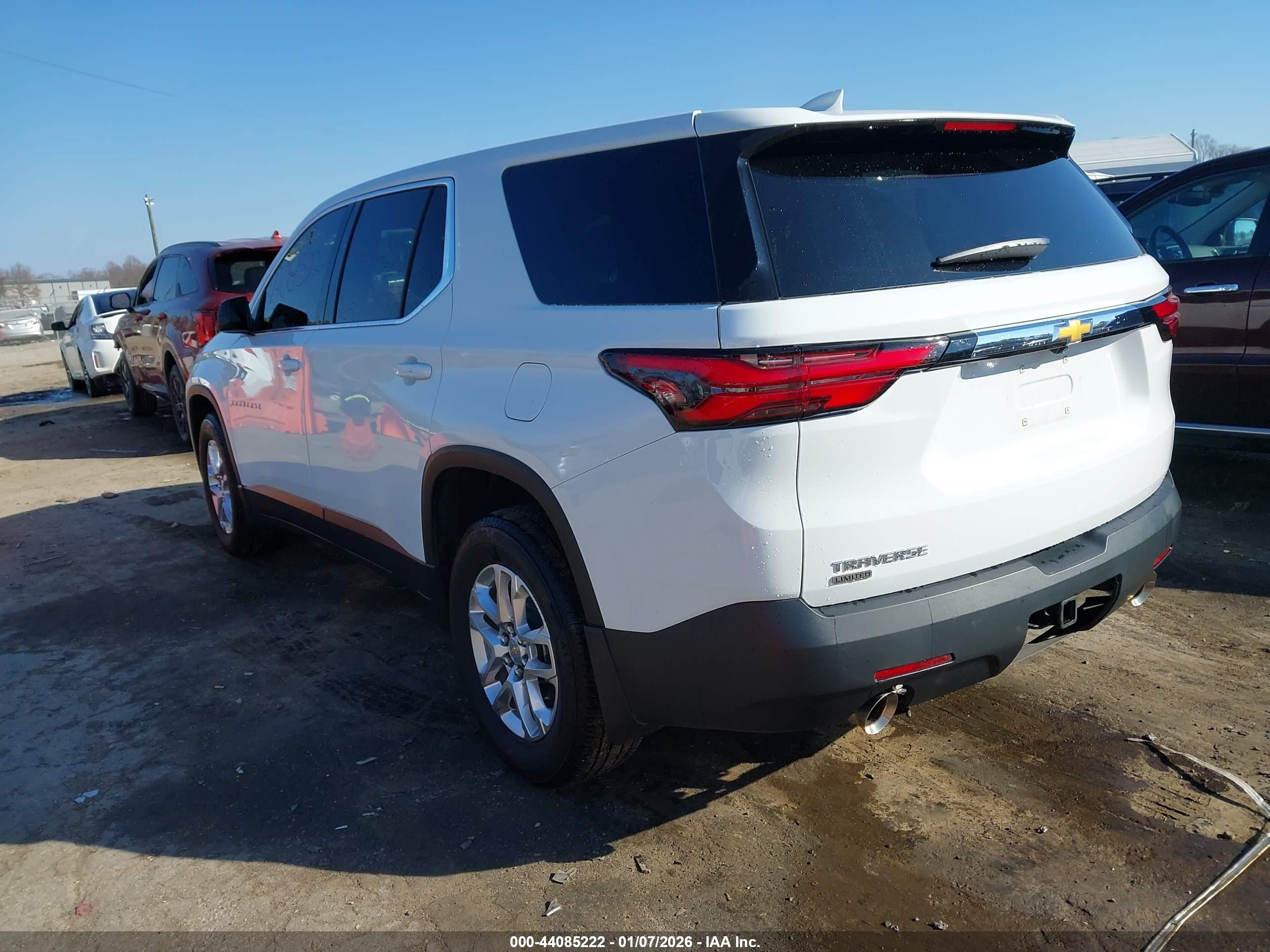 CHEVROLET TRAVERSE image 3