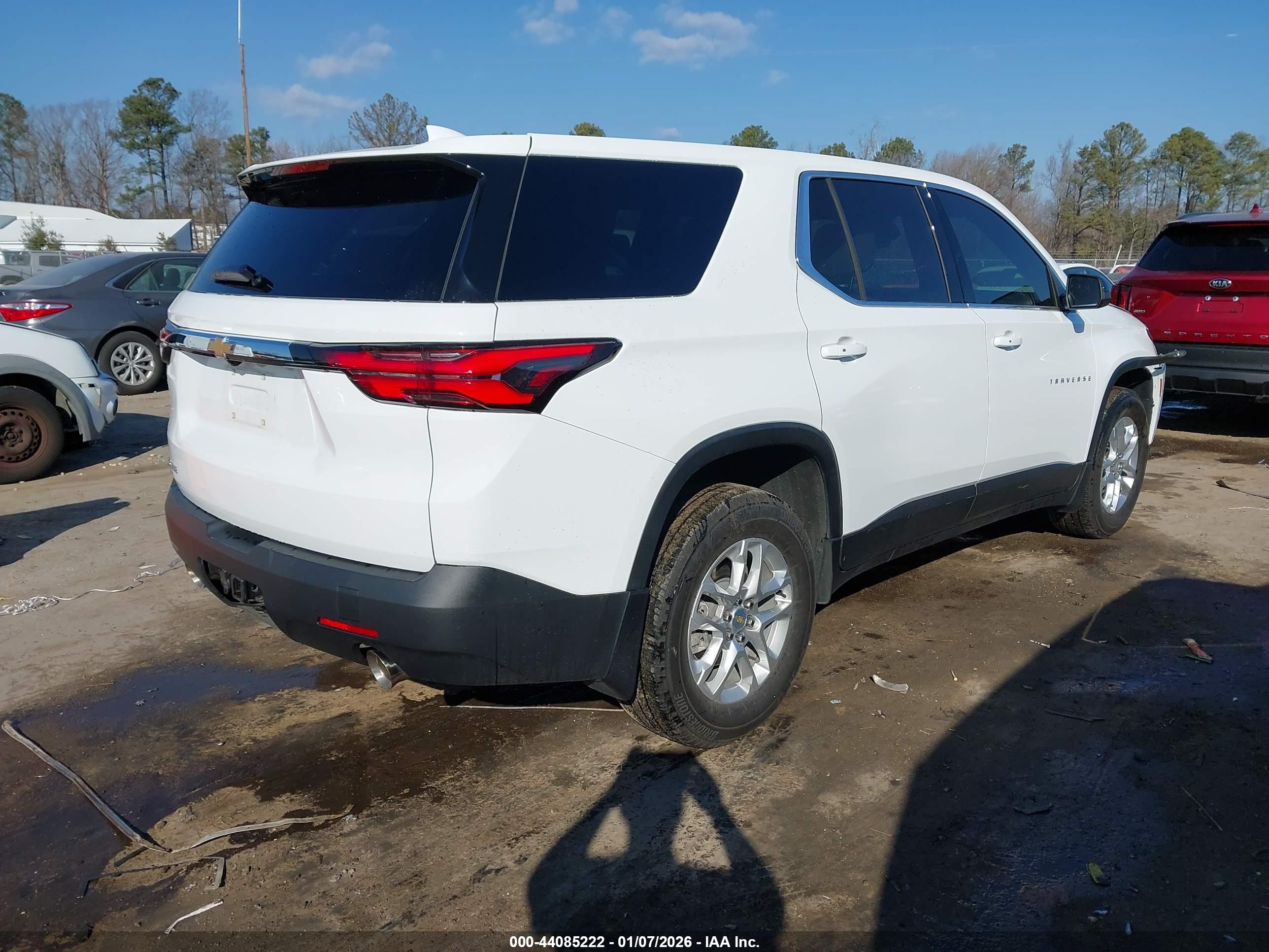 CHEVROLET TRAVERSE image 4