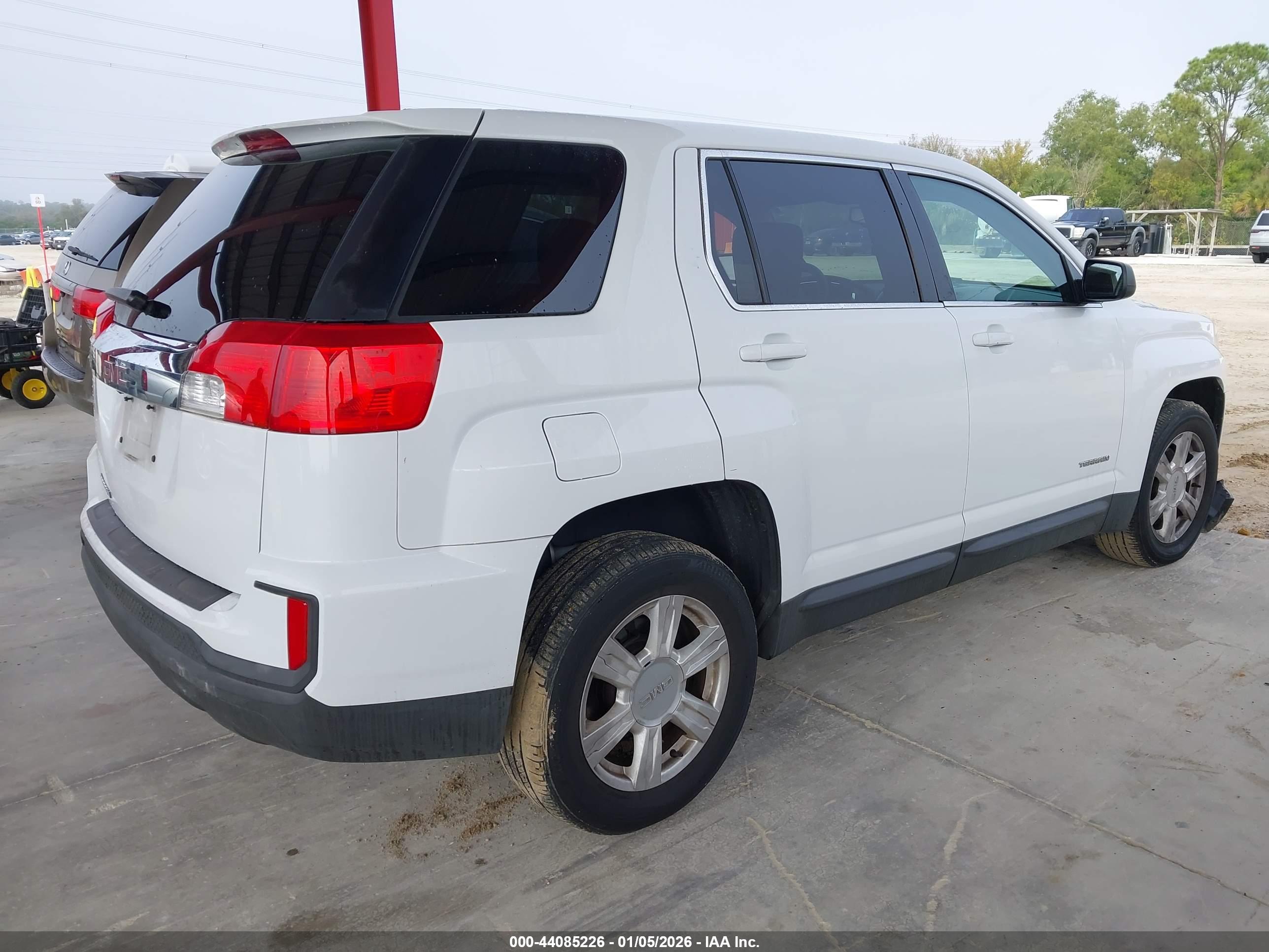 GMC TERRAIN image 4