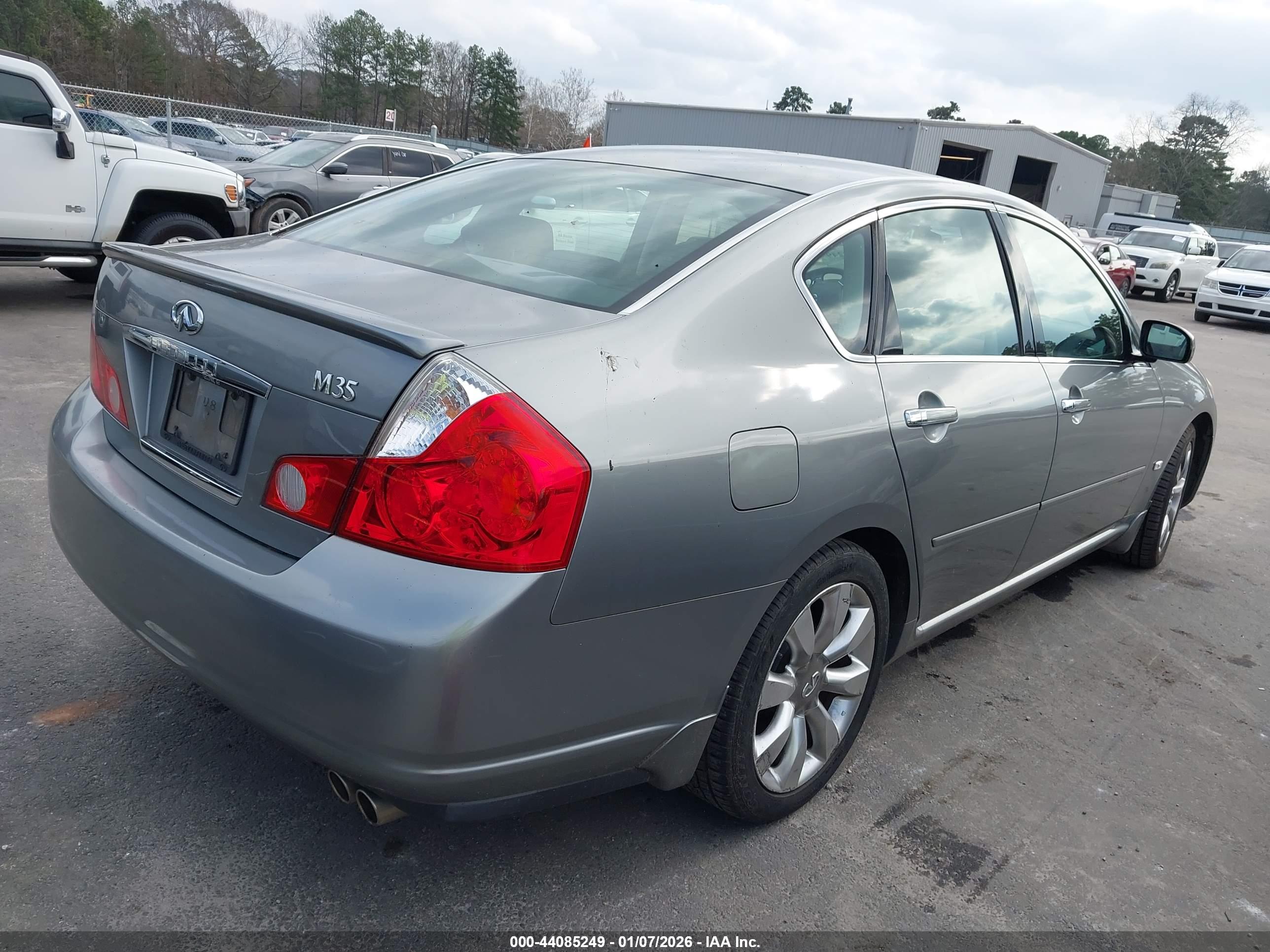 INFINITI M35 image 4