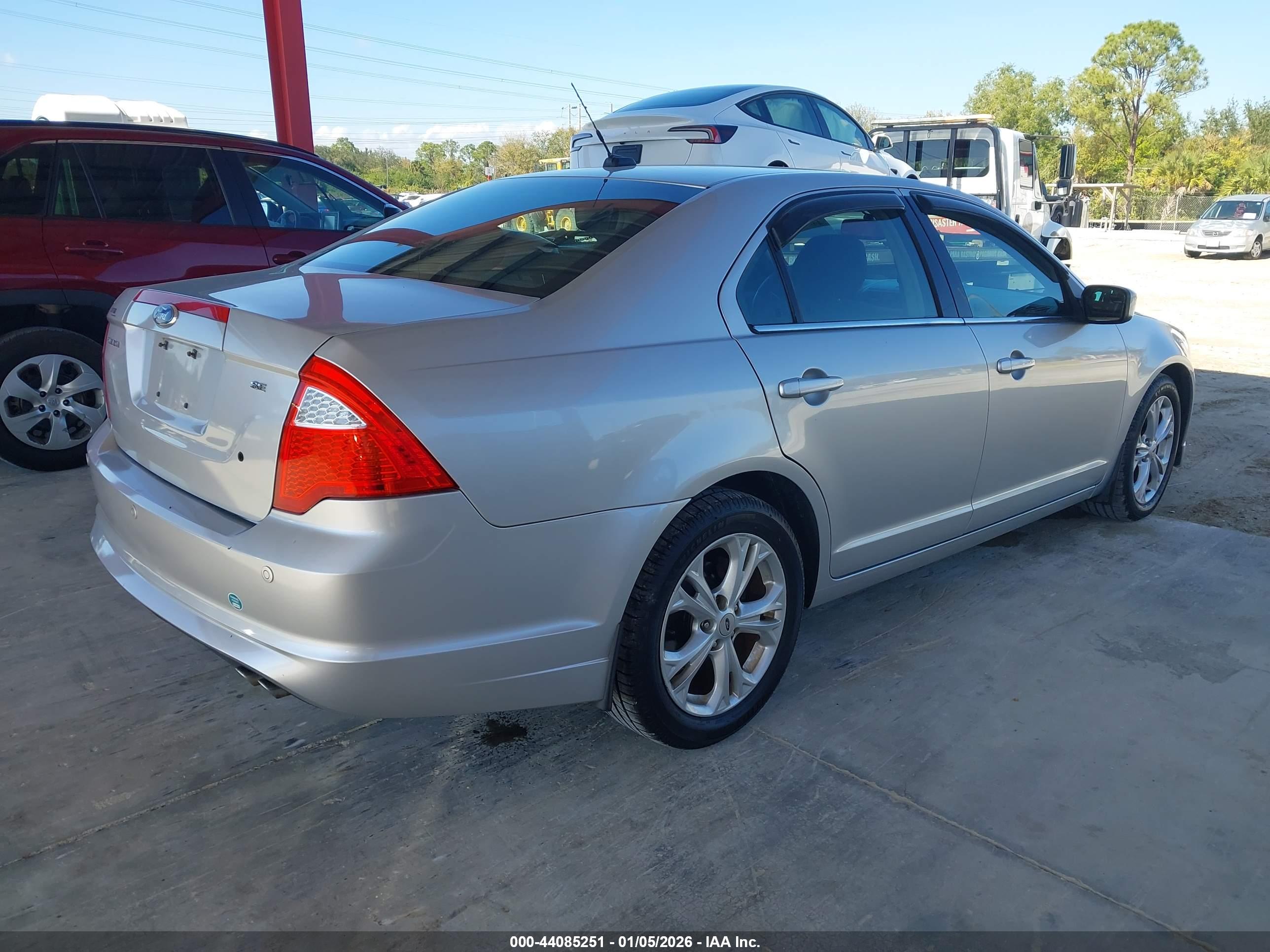 FORD FUSION image 4