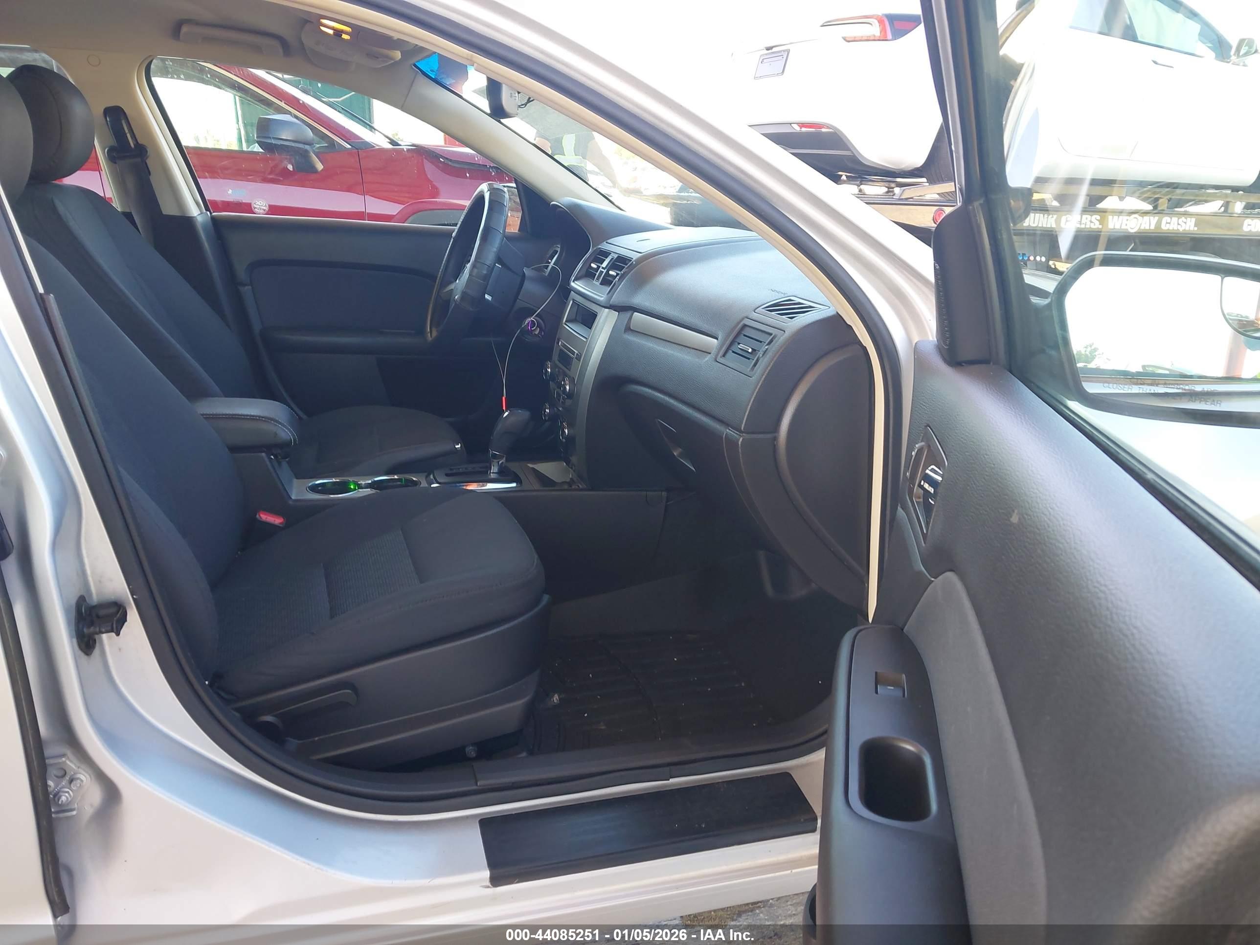 FORD FUSION image 5