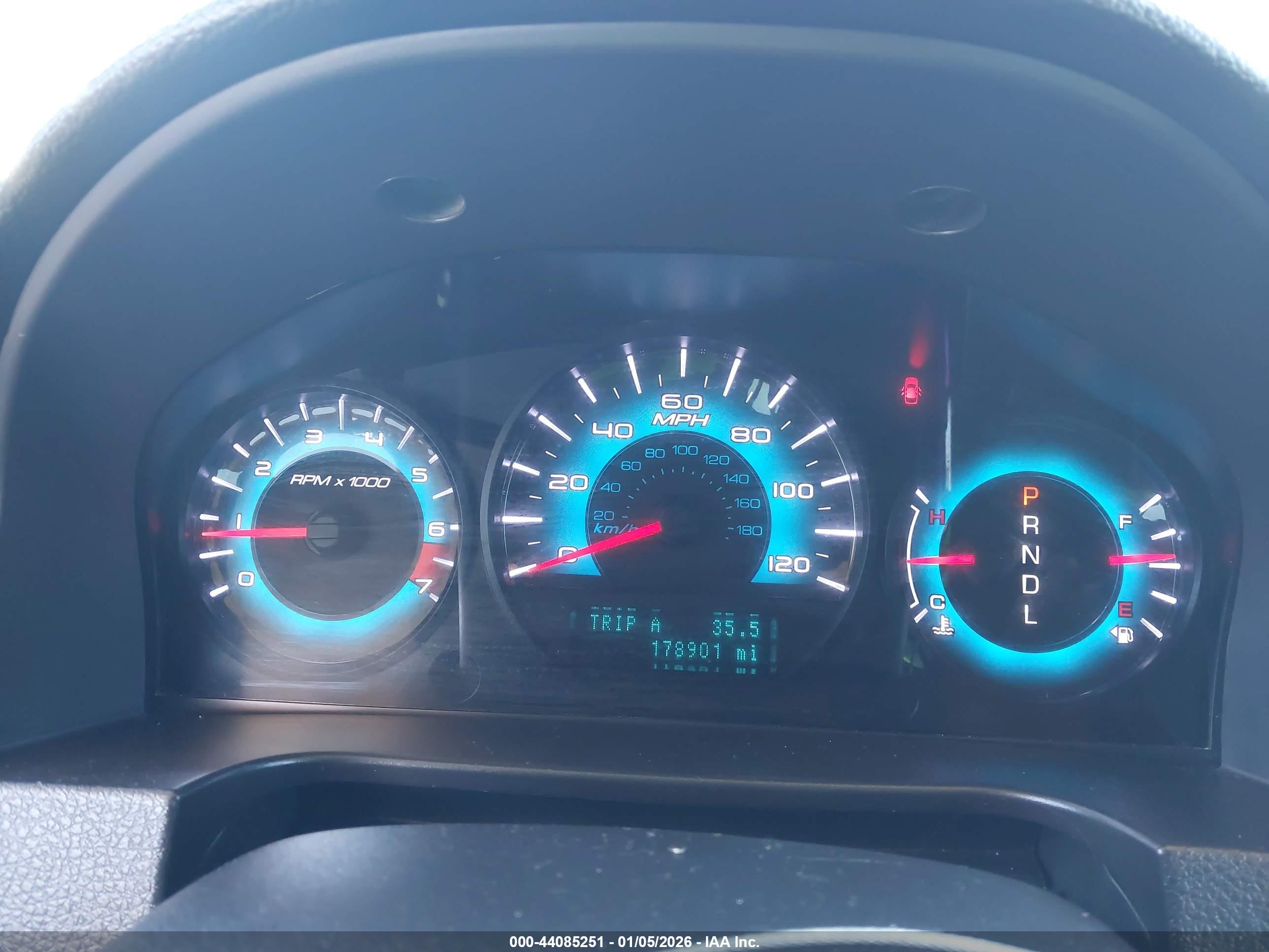 FORD FUSION image 7