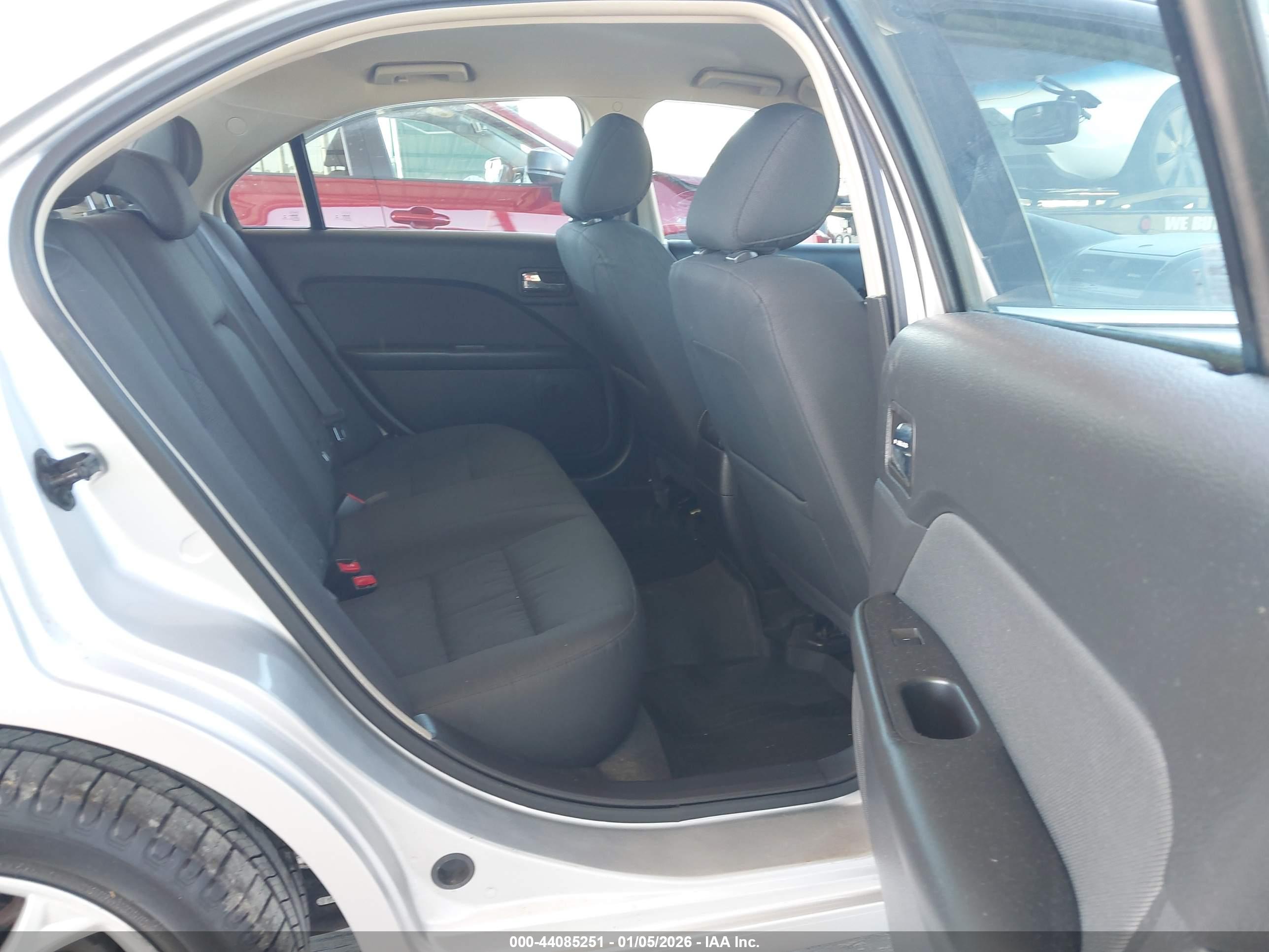 FORD FUSION image 8
