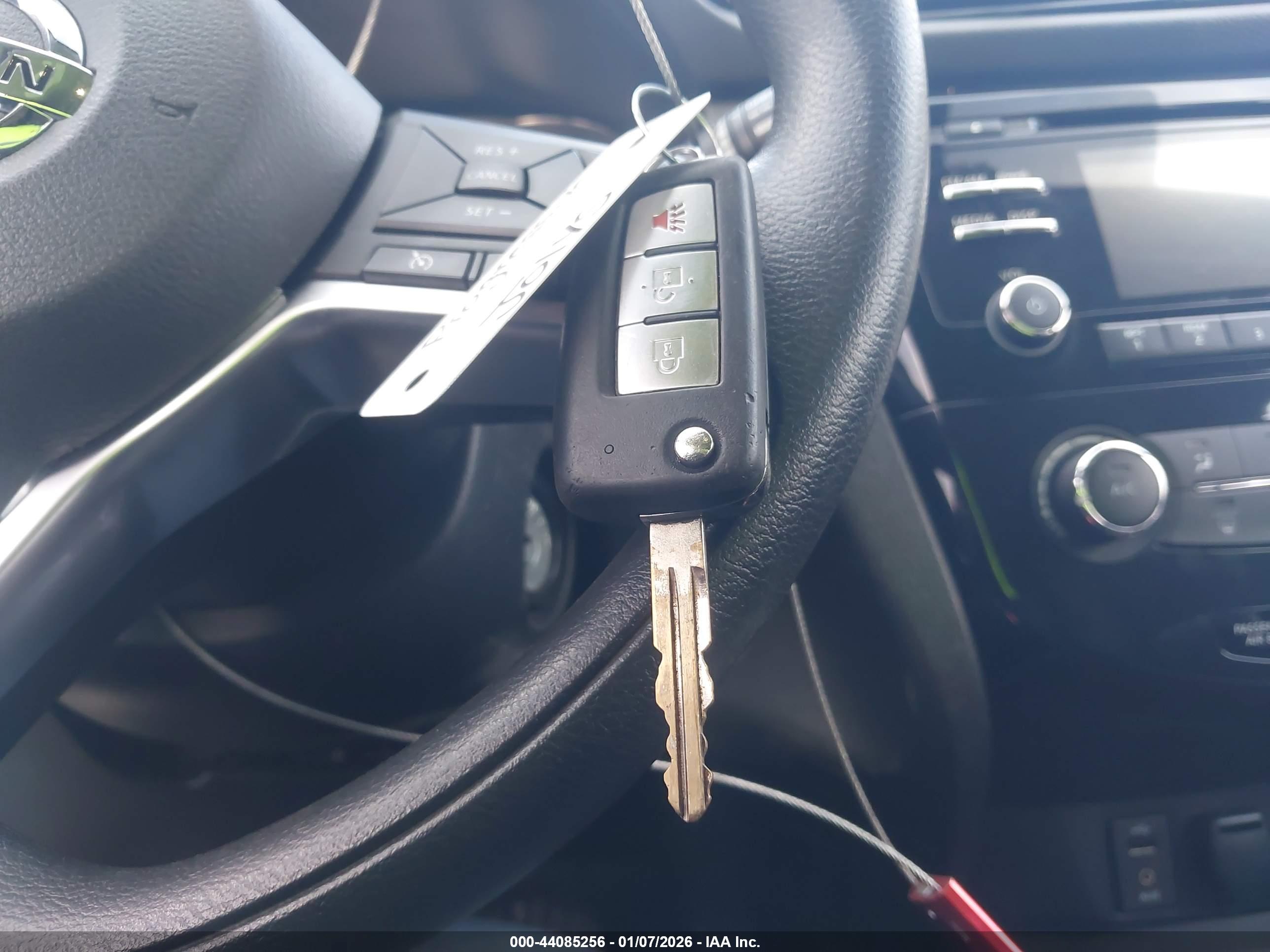 NISSAN ROGUE image 11
