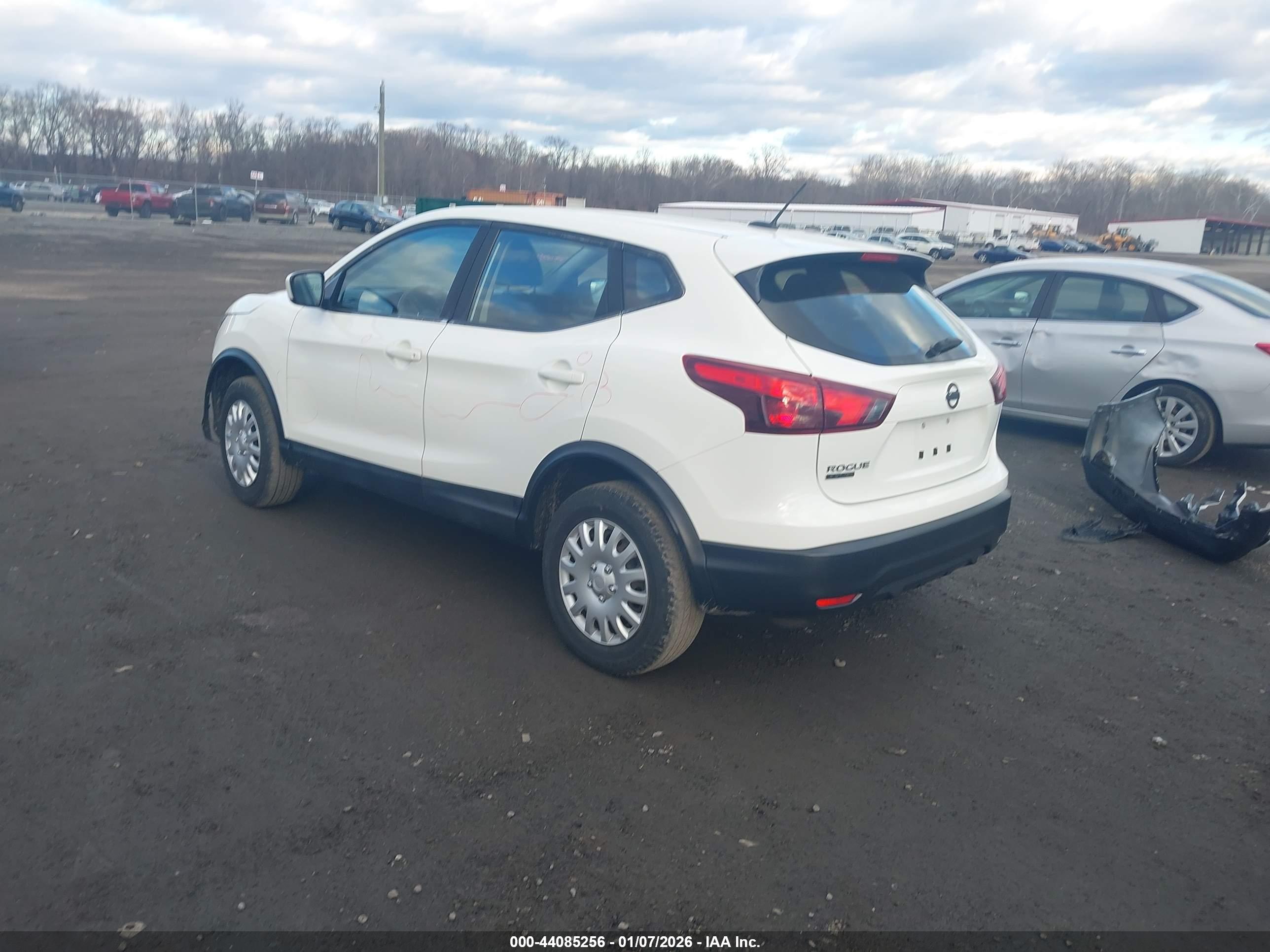 NISSAN ROGUE image 3