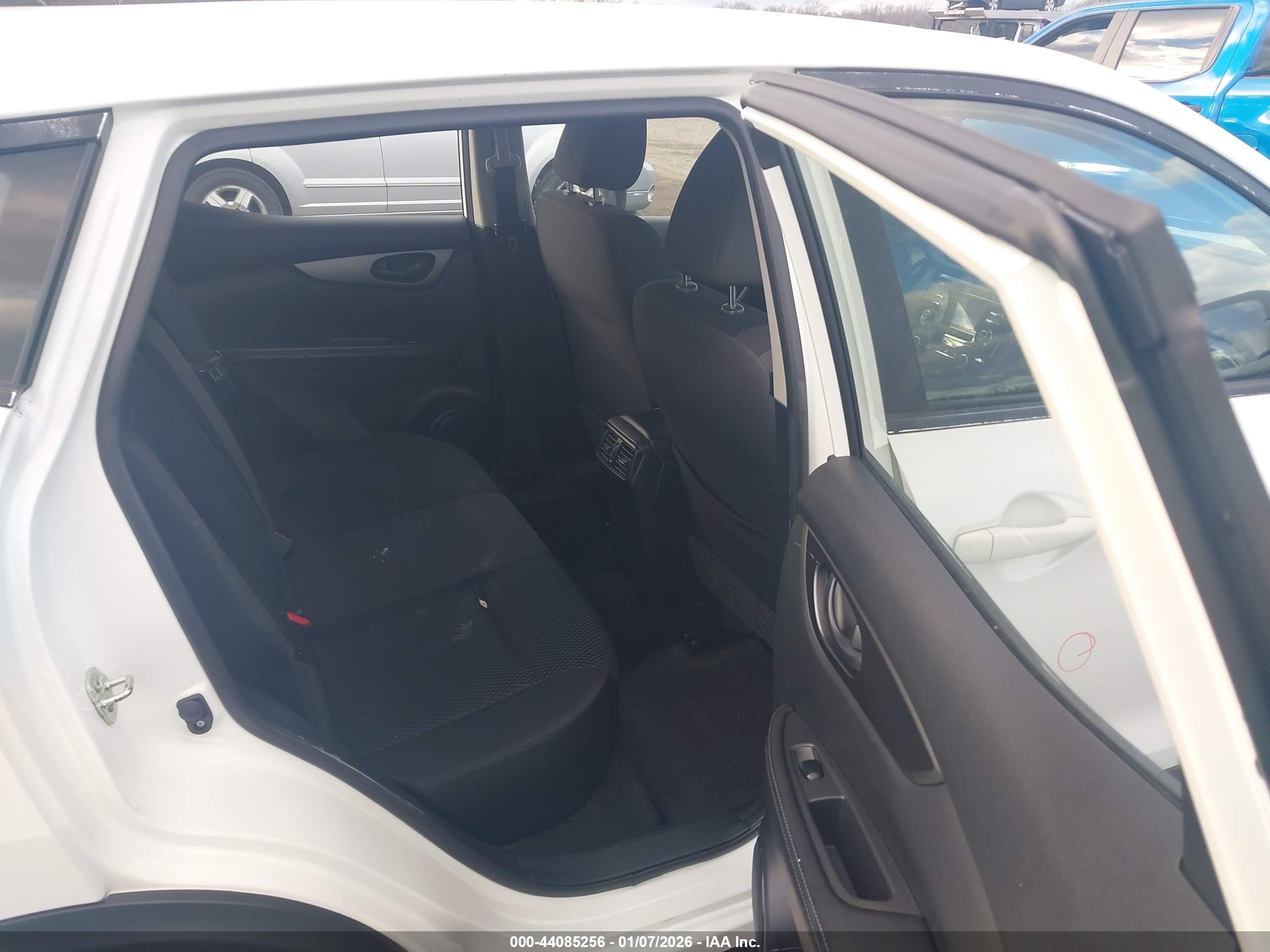NISSAN ROGUE image 8