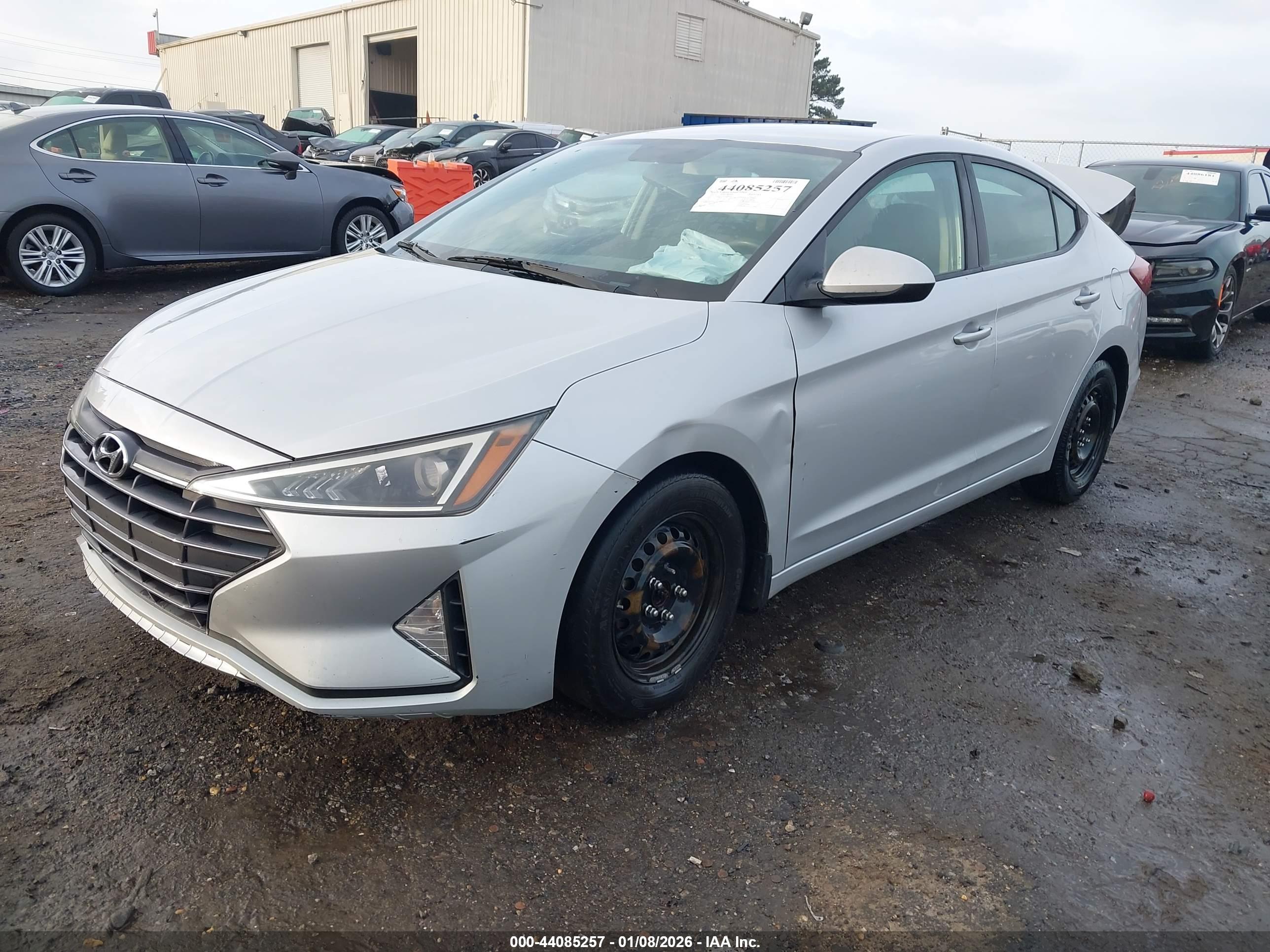 HYUNDAI ELANTRA image 2
